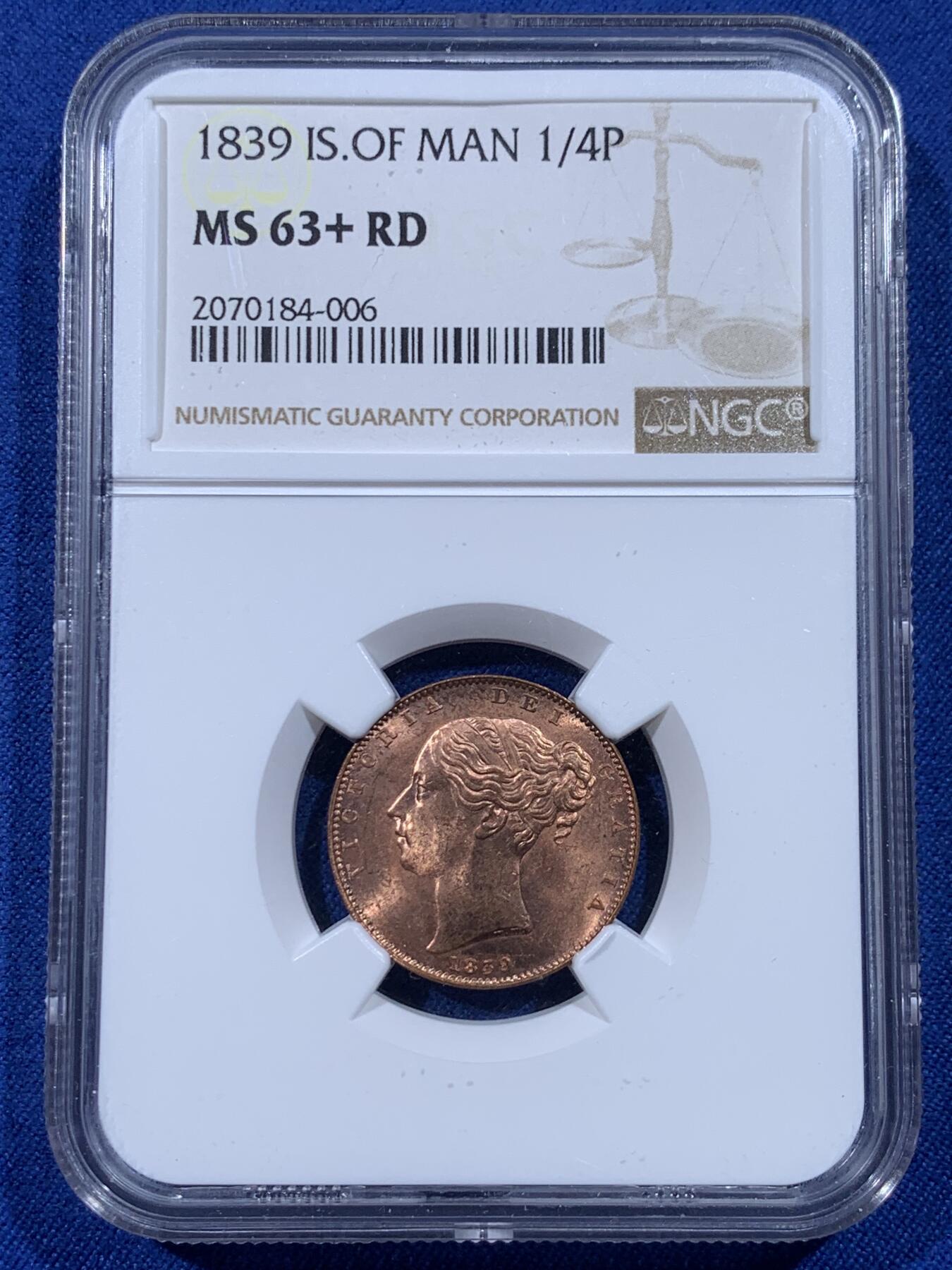 《竞宝斋》第444场 周日，周一，2场连拍 （全场包邮） NGC MS63+RD 1839英属马恩岛小维1/4便士铜币，单年版，极少见的近出厂级铜光，保存极佳，历经近200年光彩仍曜眼夺目，实属难得。初版小维头像+三条腿，铸量仅21万枚。年初同品种62BN稀奇700元不含佣成交，高分+RD平台首拍，错过难觅