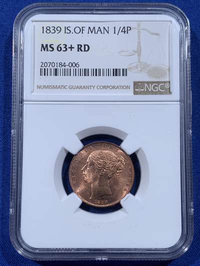 《竞宝斋》第444场 周日，周一，2场连拍 （全场包邮） - NGC MS63+RD 1839英属马恩岛小维1/4便士铜币，单年版，极少见的近出厂级铜光，保存极佳，历经近200年光彩仍曜眼夺目，实属难得。初版小维头像+三条腿，铸量仅21万枚。年初同品种62BN稀奇700元不含佣成交，高分+RD平台首拍，错过难觅