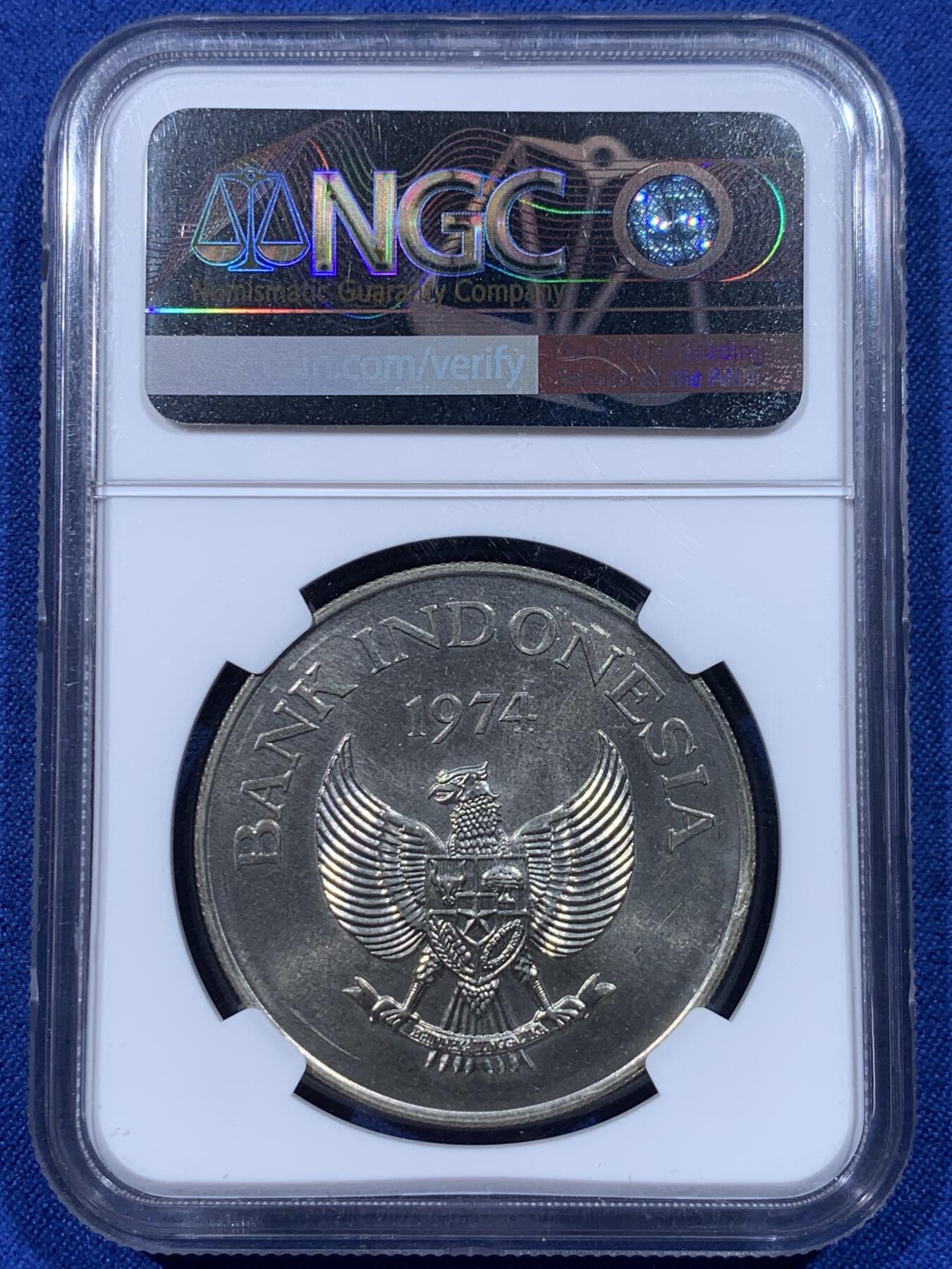 《竞宝斋》第444场 周日，周一，2场连拍 （全场包邮） NGC UNC 印尼1974年爪哇虎2000卢比纪念大银币，细节不错。