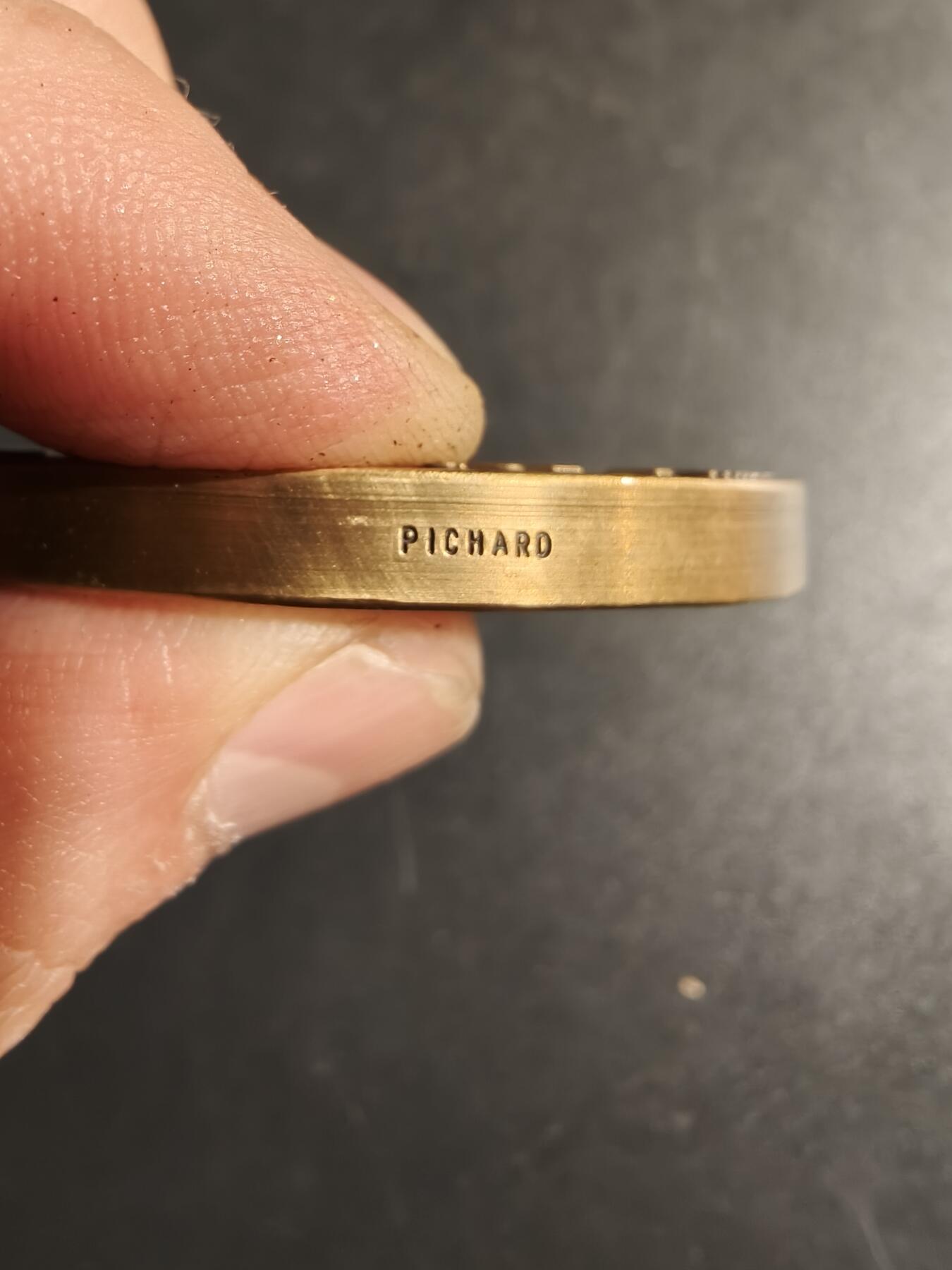 老王徽章第167期 法国昂热陆地武器局动态测试中心大铜章      直径64mm.   重量146.8g