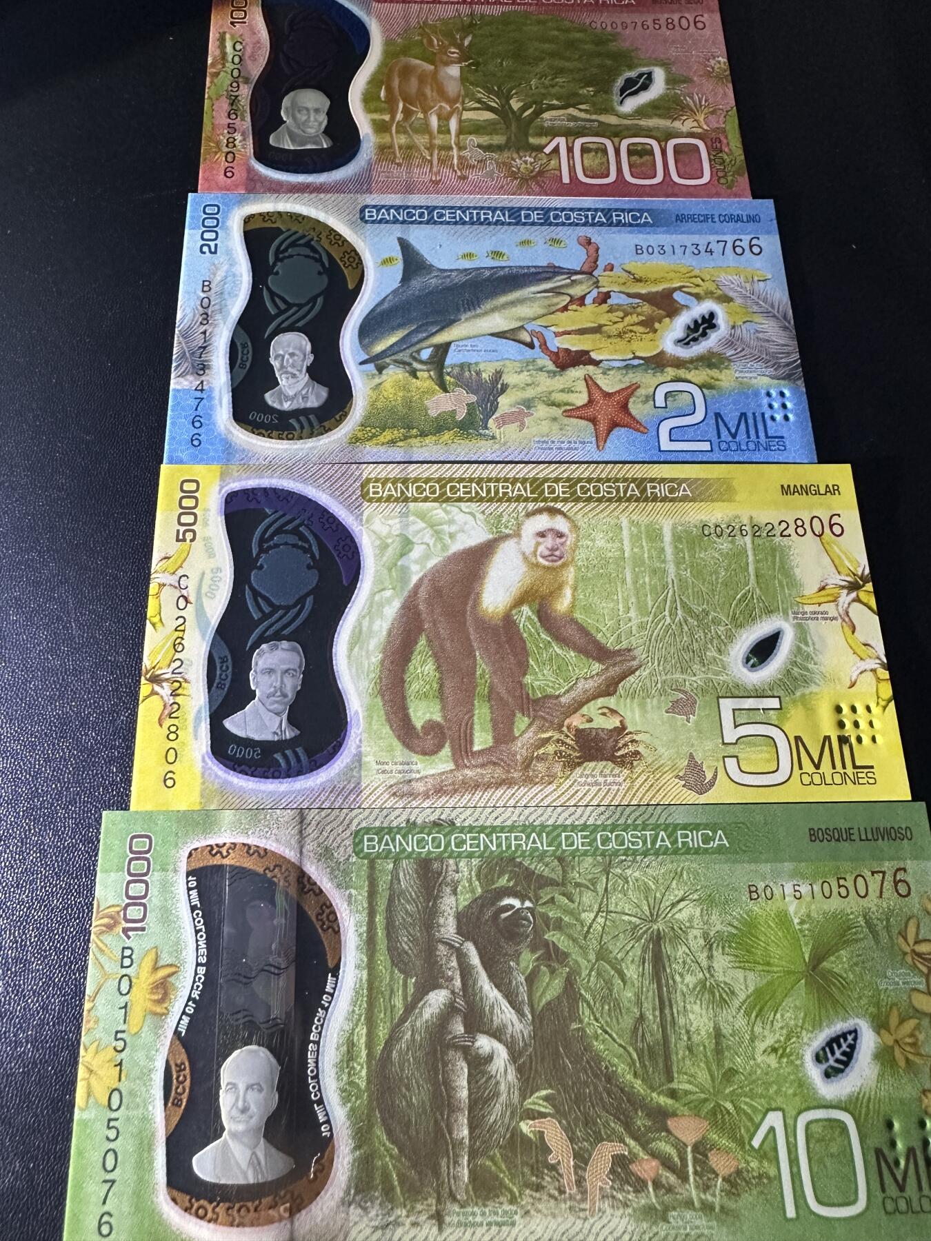 《外钞收藏家》第五百九十期（欧洲强钞、港币、硬通货及丰富裸币大拍场）（本平台长期征集拍品、欢迎藏友们联系合作） 哥斯达黎加1000-1万 四张一起 全新UNC 全部是靓号尾6