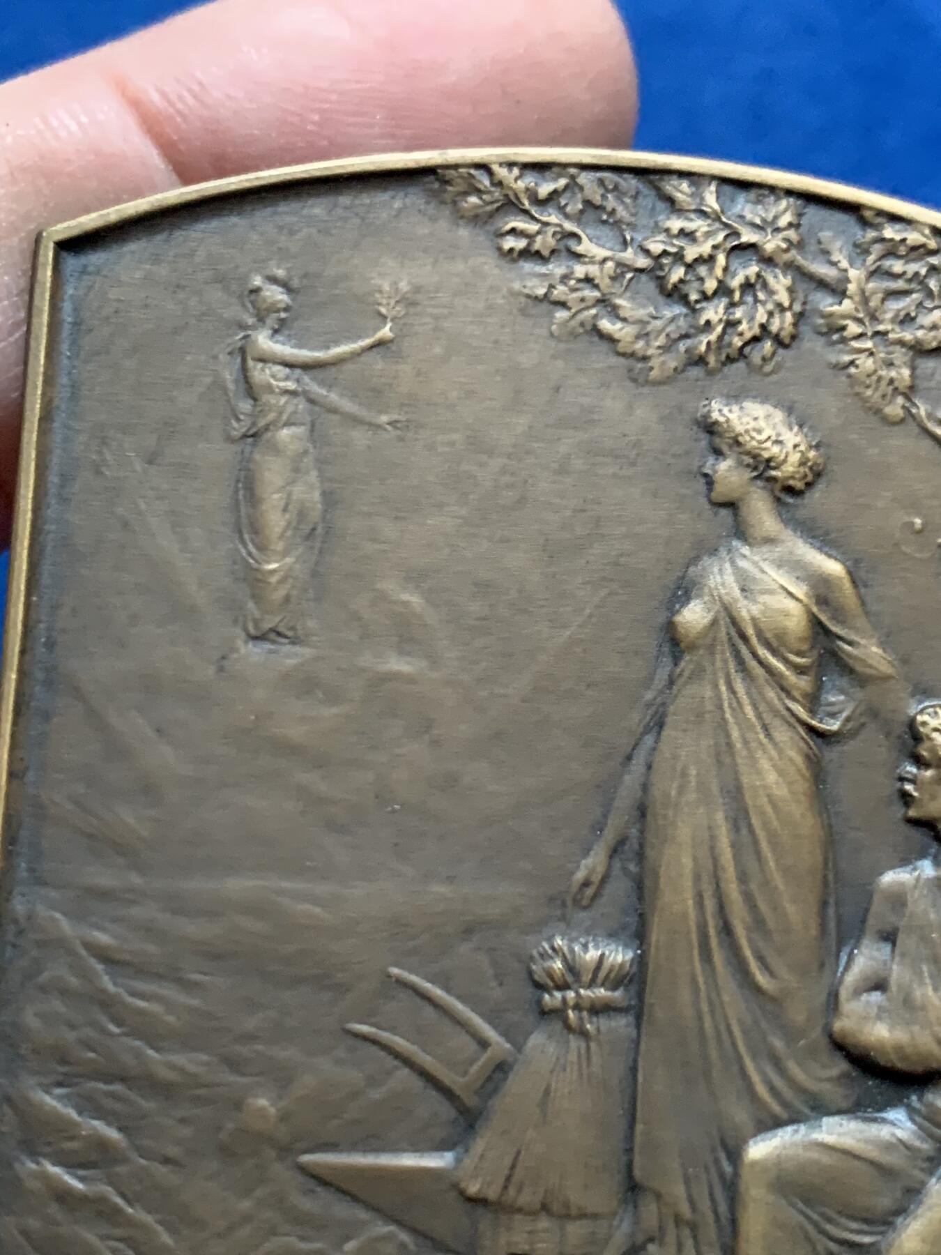 《竞宝斋》第444场 周日，周一，2场连拍 （全场包邮） 可展示 1903年瑞士苏黎世金融银行法国分支机构成立25周年纪念铜章 63.2克 50*64.5mm 丰饶角铜标 带原盒