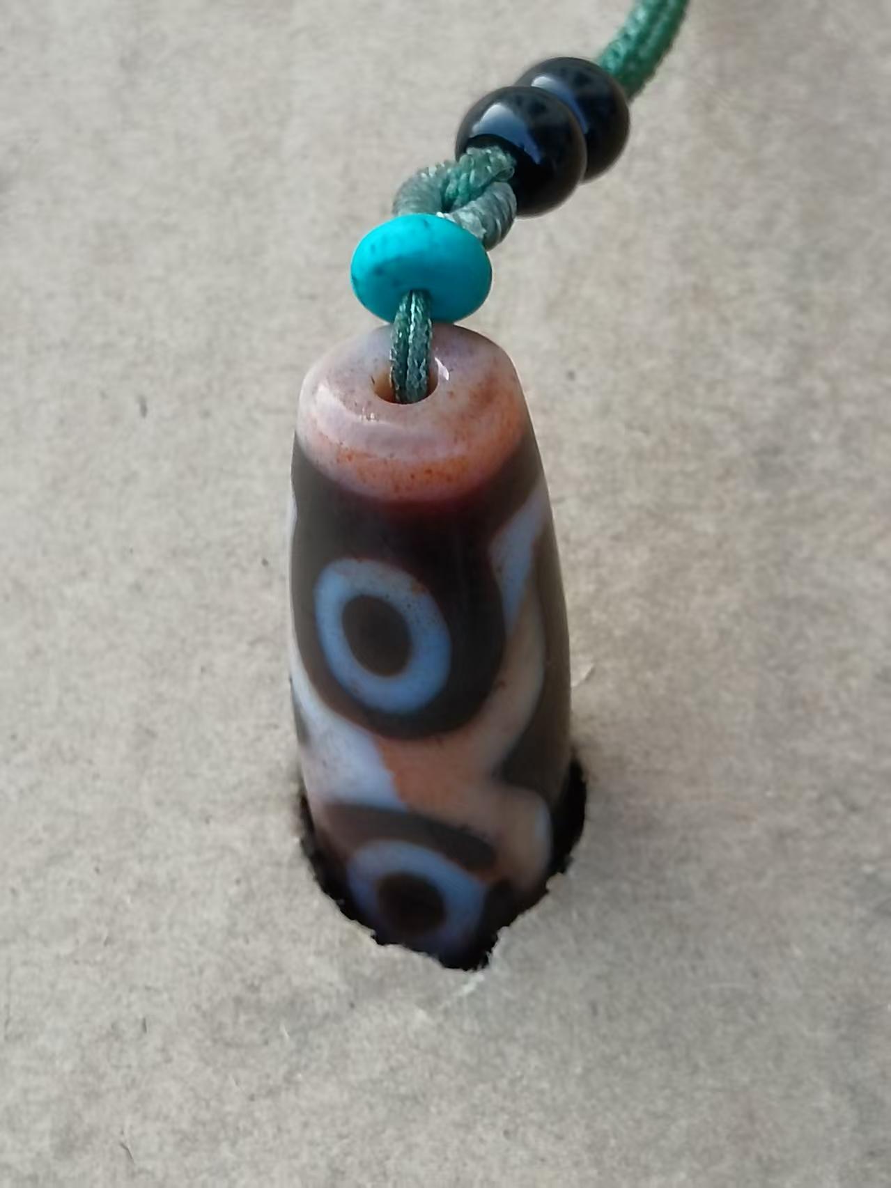 藏传四眼硃砂天珠