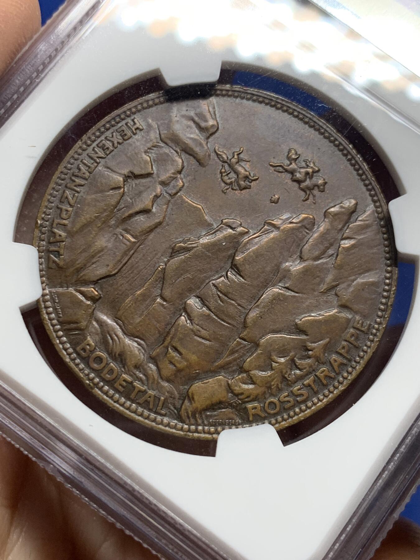 《竞宝斋》第444场 周日，周一，2场连拍 （全场包邮） NGC MS62BN 德国紧急状态时期塔勒哈茨1923山涧6马克(带星版)，很舒服的包浆。