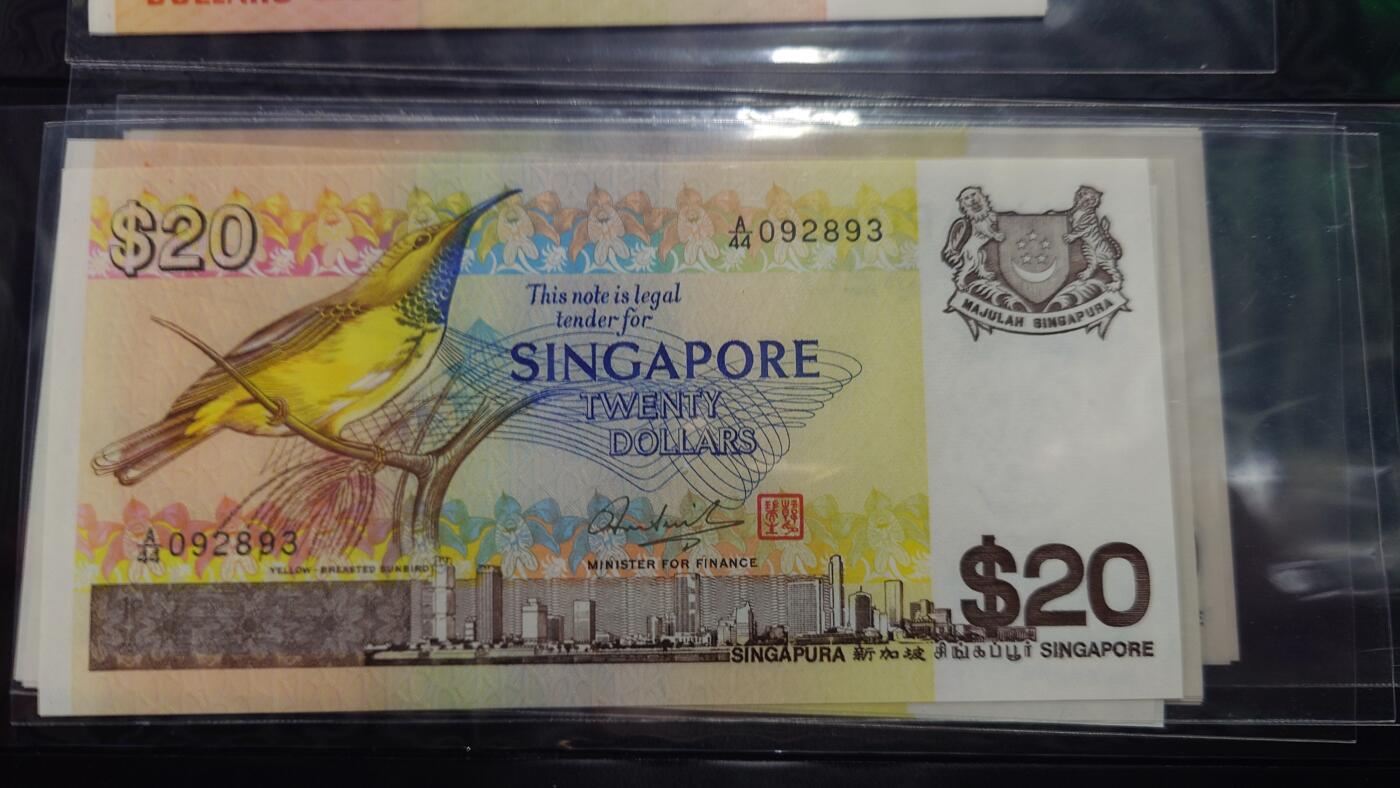 世界钱币～微拍第218期暨2025年第58期  老库存低价起拍 1979年新加坡鸟版20元 全新绝品无47尾号893