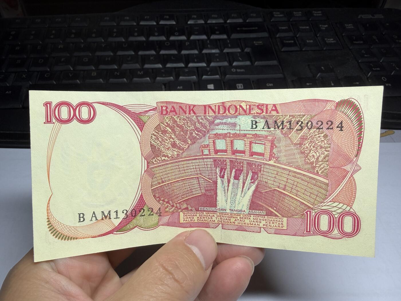 2025年集古藏今外币拍卖第十期-第10场—（总第290拍-纸币专场），本期拍完结算一次，发货时间2-3天，休息几天后继续新的一期拍卖。 1984年印尼100卢比