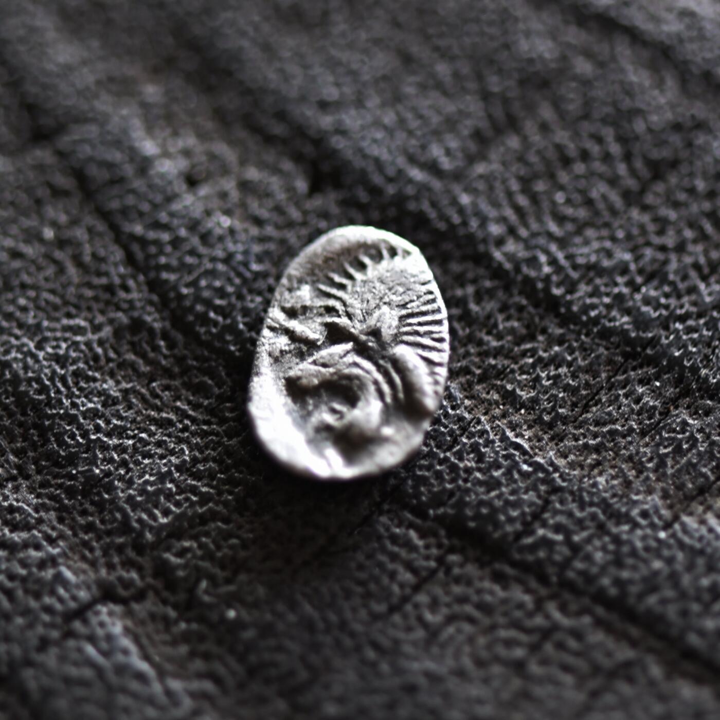 【良泉】【2025年最后一场】12月18日晚19.30点开拍！188组【直播场】西方古代钱币、丝路杂项、印章！ 【微雕精品】公元前450-前400年【古希腊】密细亚-克孜科斯城，正面咆哮狮子，背野猪和金枪鱼，半奥波，微型银币，0.25克