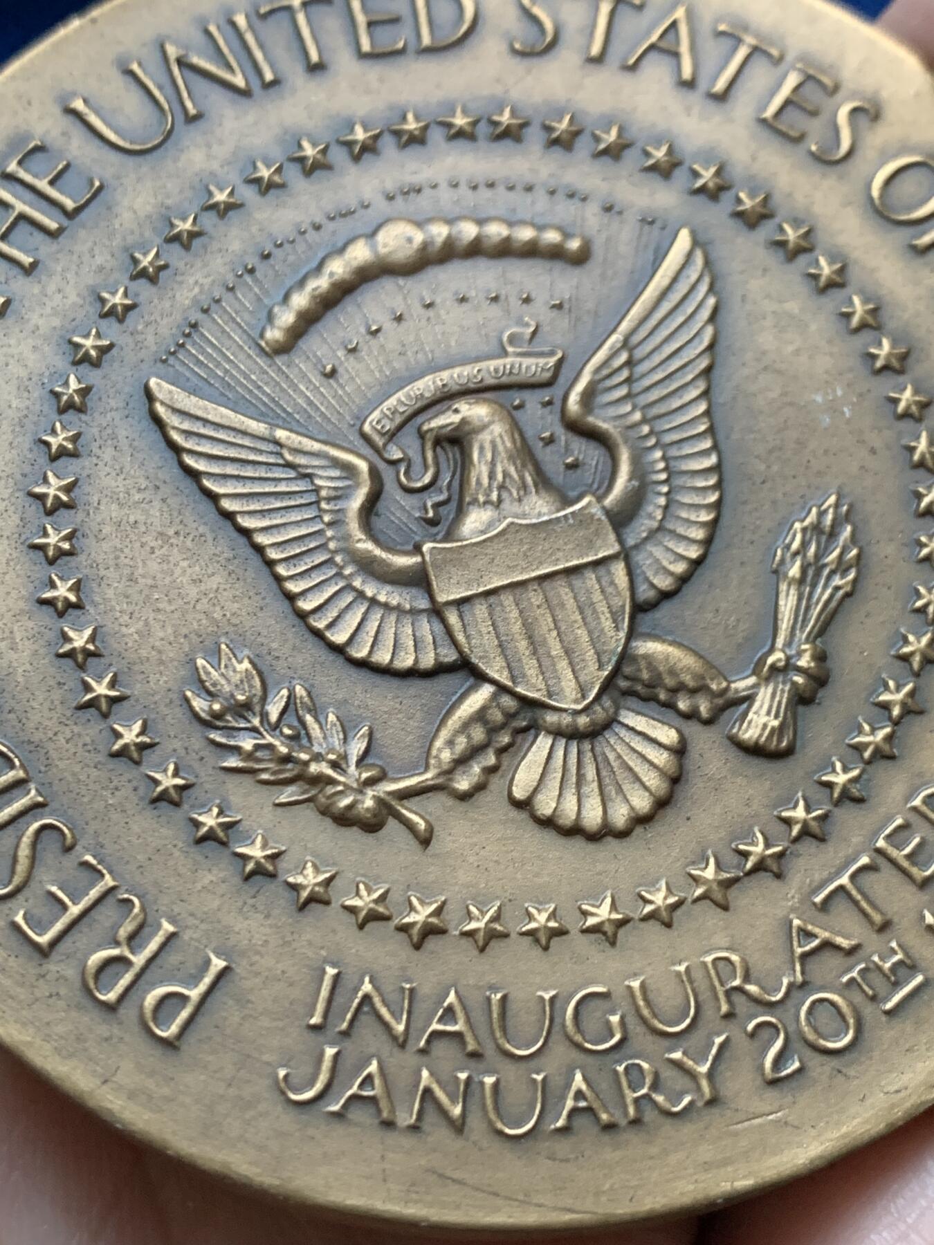 《竞宝斋》第444场 周日，周一，2场连拍 （全场包邮） 美国肯尼迪总统纪念大铜章 163克 69.5mm 铜标边铭