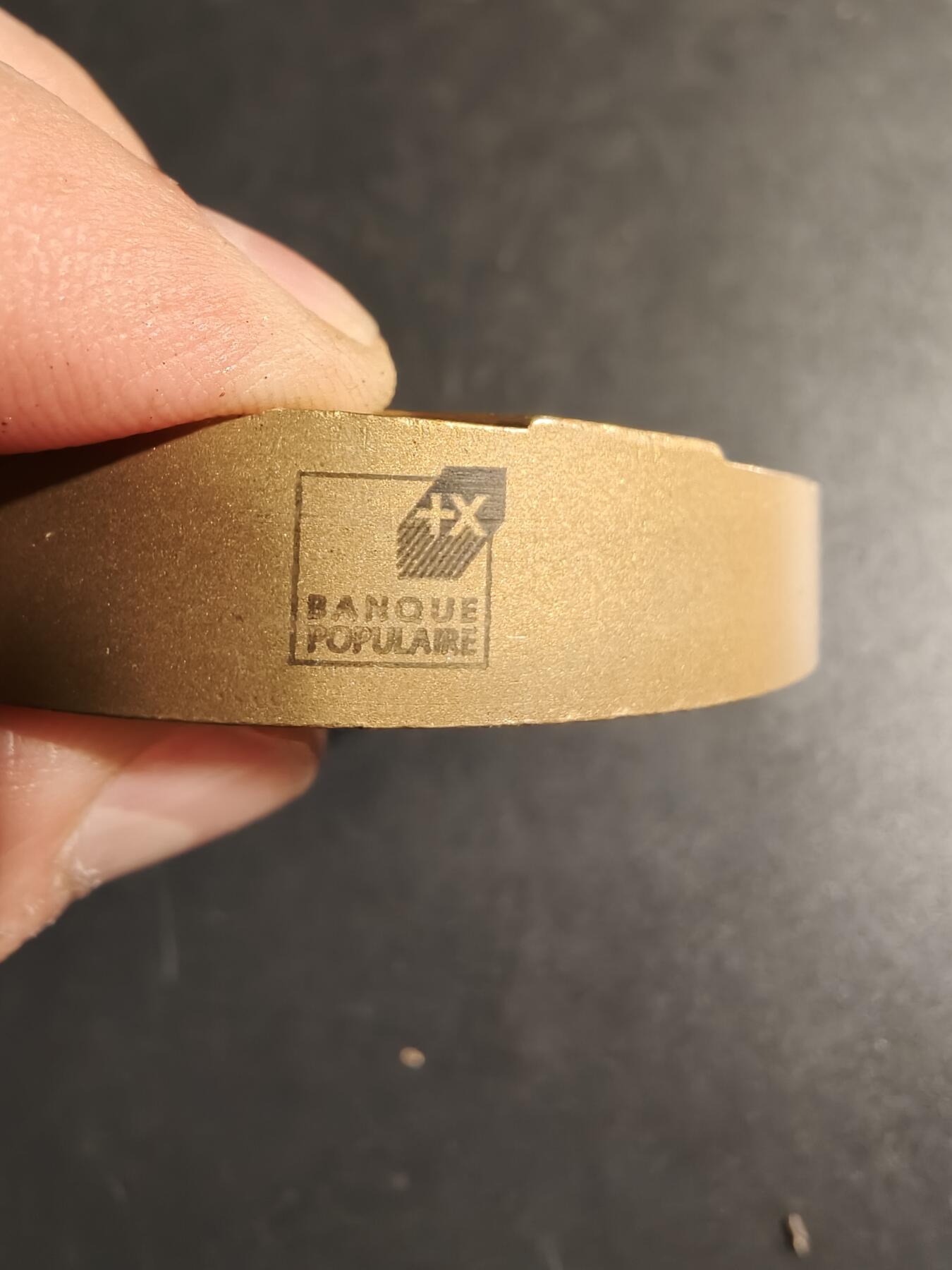 老王徽章第167期 法国2000年月历大铜章     直径72mm.    重量345.3g