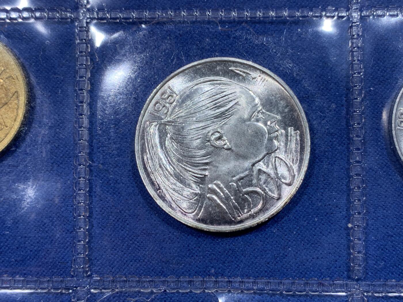 《竞宝斋》第444场 周日，周一，2场连拍 （全场包邮） 圣马力诺1981年9枚套币，含500里拉银币。