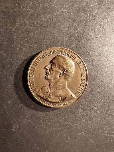 老王徽章第167期 - 法国奥古斯特·梅西耶将军大铜章     他是德雷福斯事件的审判者，也是前法国陆军部长，他坚定的认为德雷福斯有罪        直径48mm.    重量52.9g