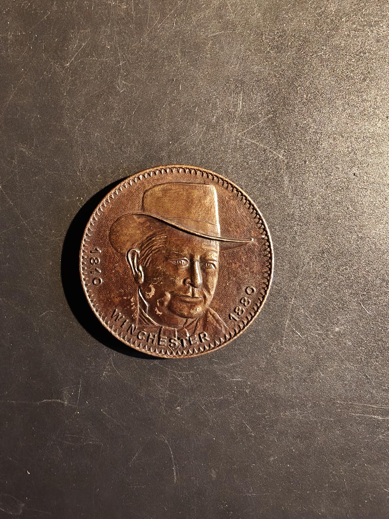 老王徽章第167期 法国《武器公报》纪念菲利普•温彻斯特纪念章      他是著名温彻斯特连发步枪的推广者     直径46mm.    重量59.1g