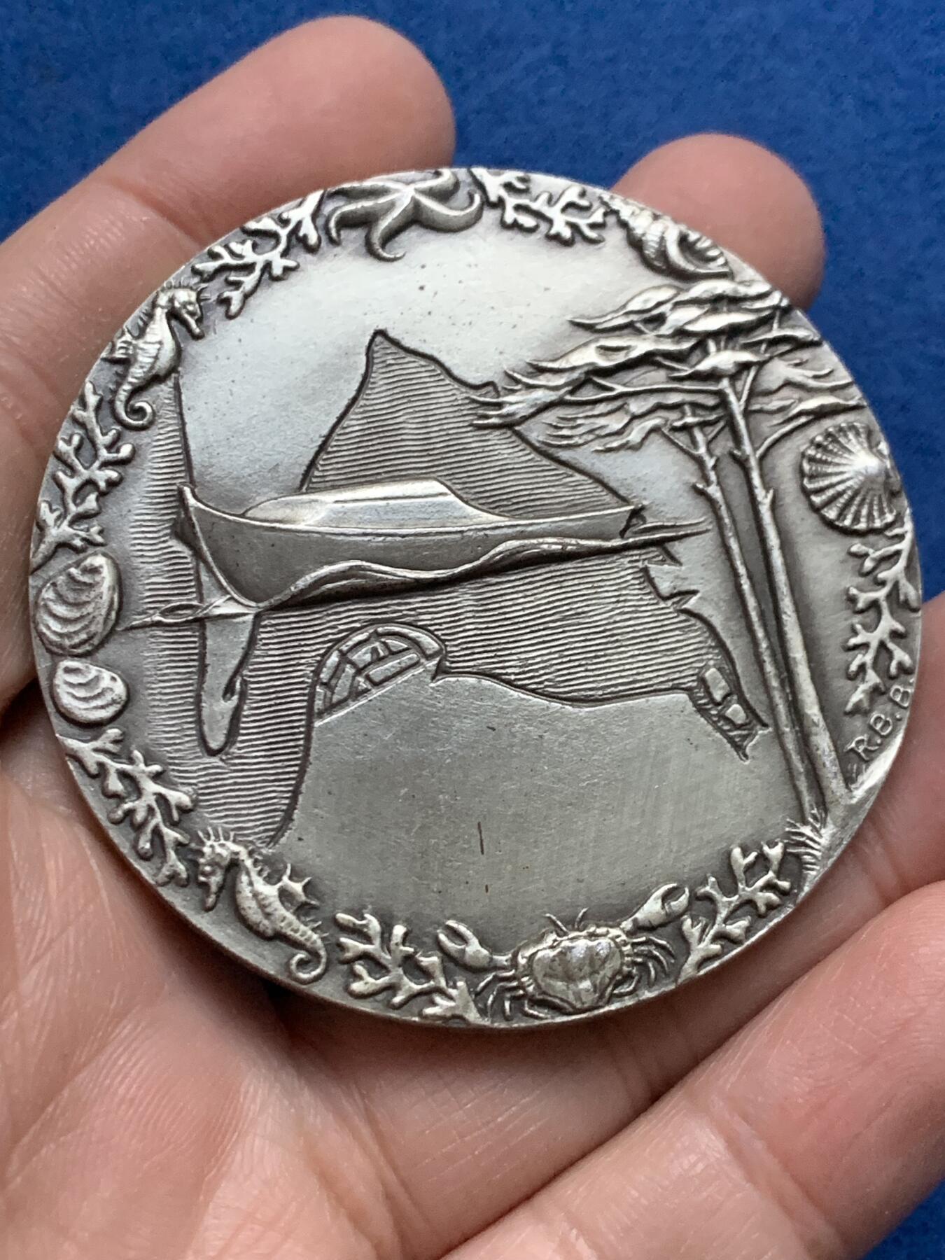 《竞宝斋》第444场 周日，周一，2场连拍 （全场包邮） 法国阿卡雄（比斯开湾地区）城市纪念银章 112.9克 58.6mm 带盒 1968 丰饶角1银标