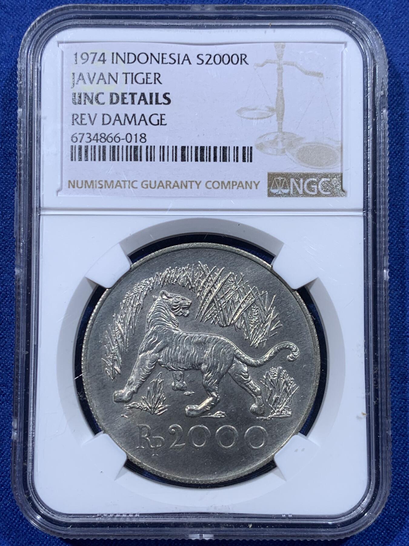 《竞宝斋》第444场 周日，周一，2场连拍 （全场包邮） NGC UNC 印尼1974年爪哇虎2000卢比纪念大银币，细节不错。