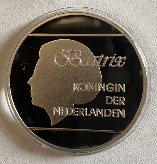 ❤️【币观天下】❤️ 第333期钱币拍卖- 2025.12.5周五晚上6点半场-长期征集拍品 1991年阿鲁巴独立5周年精制纪念银币 正面国旗和国歌（有些许氧化）