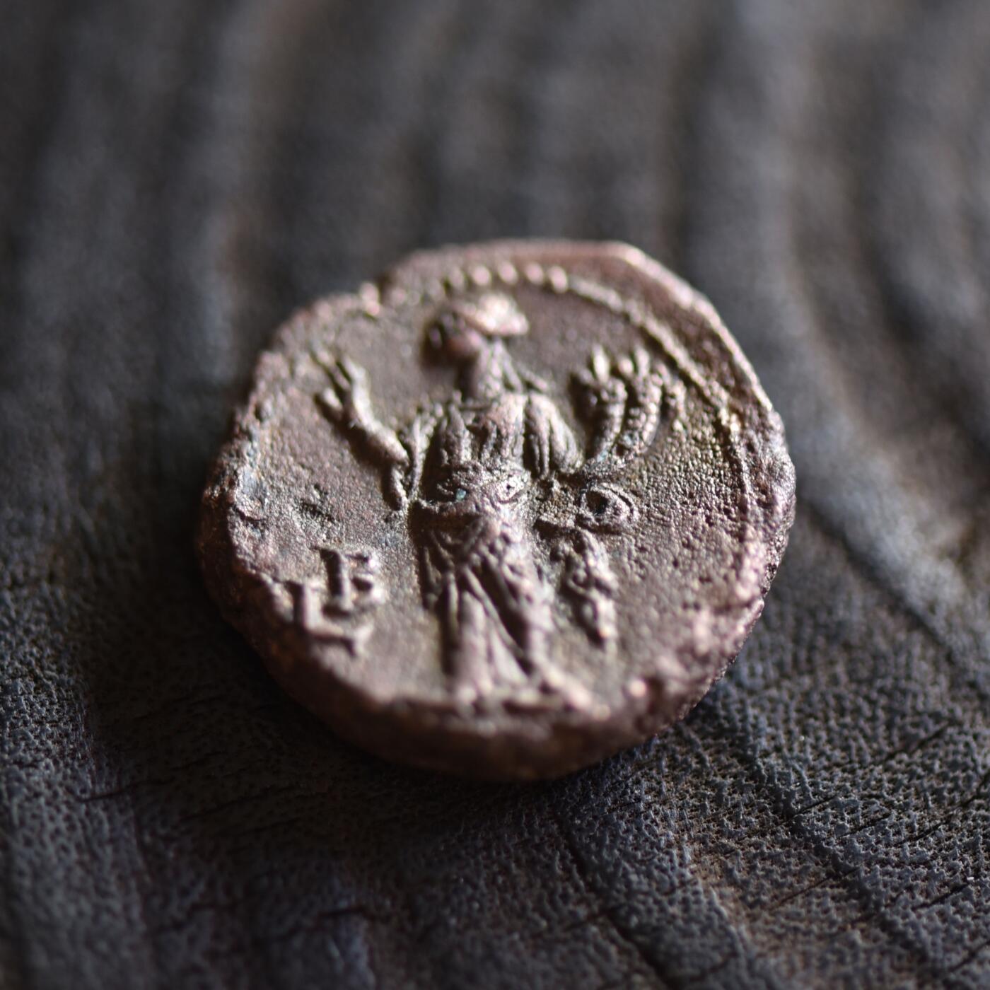 【良泉】【2025年最后一场】12月18日晚19.30点开拍！188组【直播场】西方古代钱币、丝路杂项、印章！ 【藏家出品C】克劳狄二世埃及四德，10.6g 少见的克劳狄二世埃及四德拉克马，铸造于罗马分裂时期的269年，同年帕尔米拉占领埃及。到272年奥勒良才收复