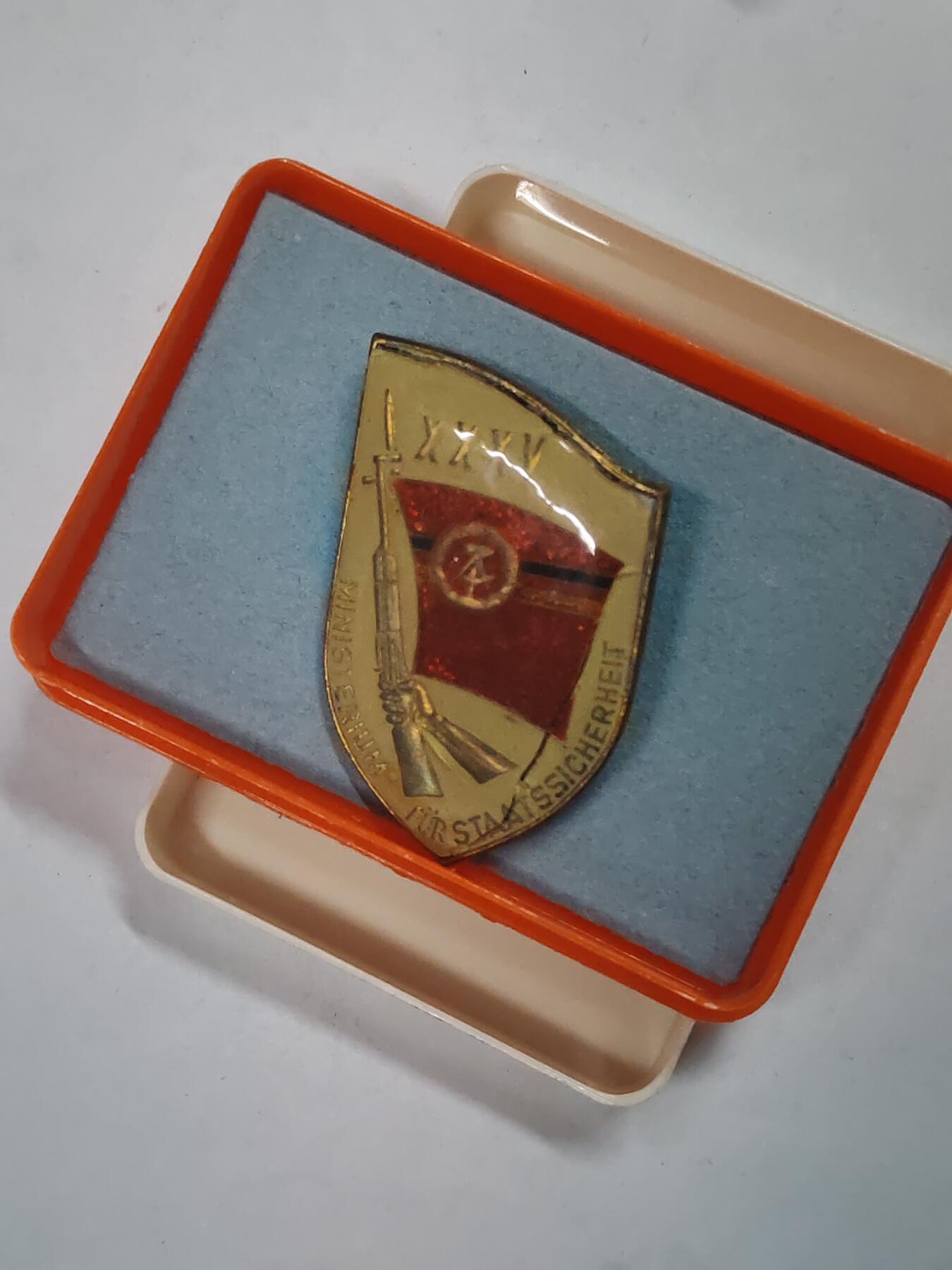 韵星假日拍卖第三十一期 -- Rimey Holidays Auction 31 民主德国斯塔西35周年证章带原盒