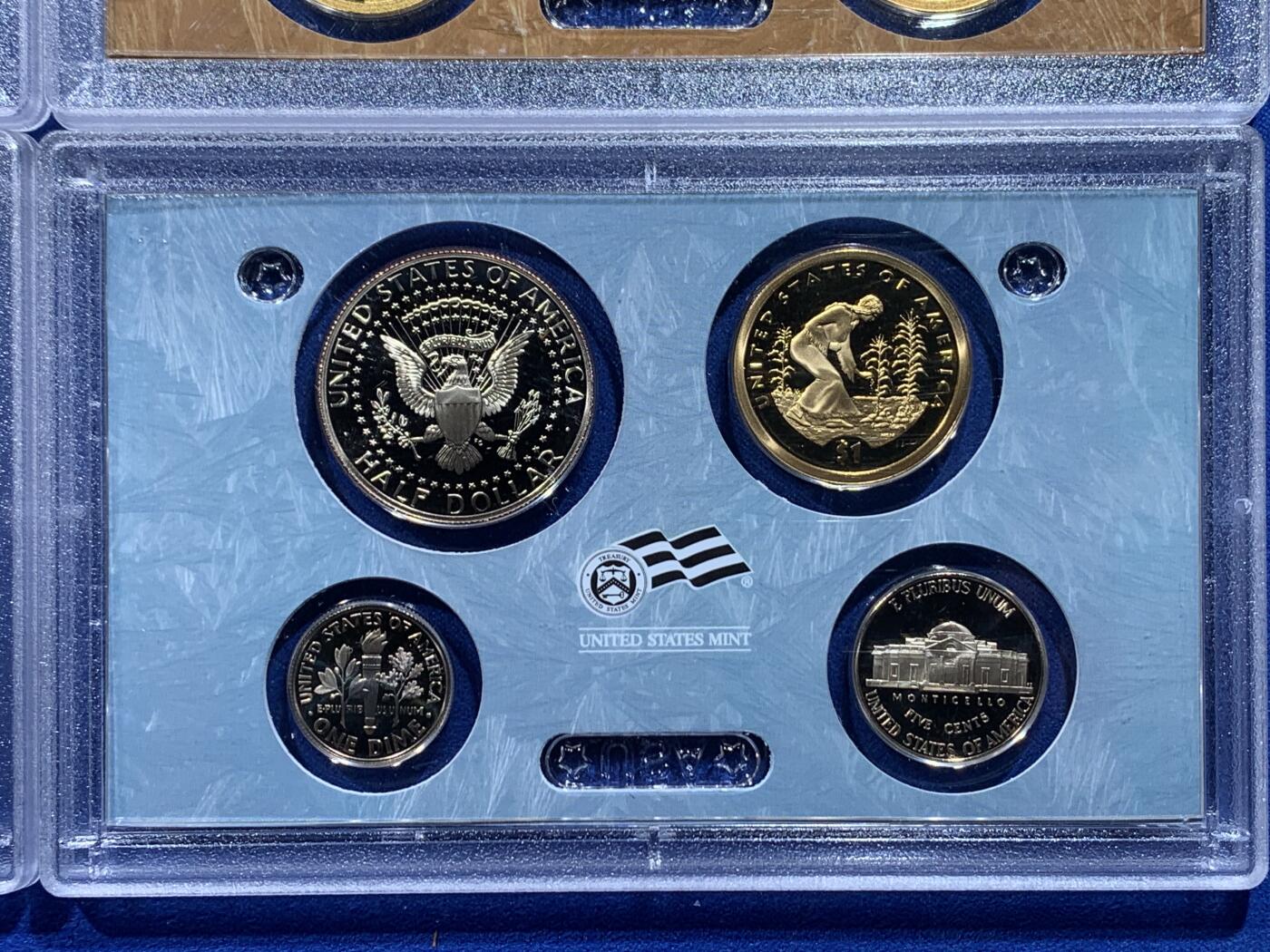 《竞宝斋》第444场 周日，周一，2场连拍 （全场包邮） 美国2009年套币4本 精制币 细节见图