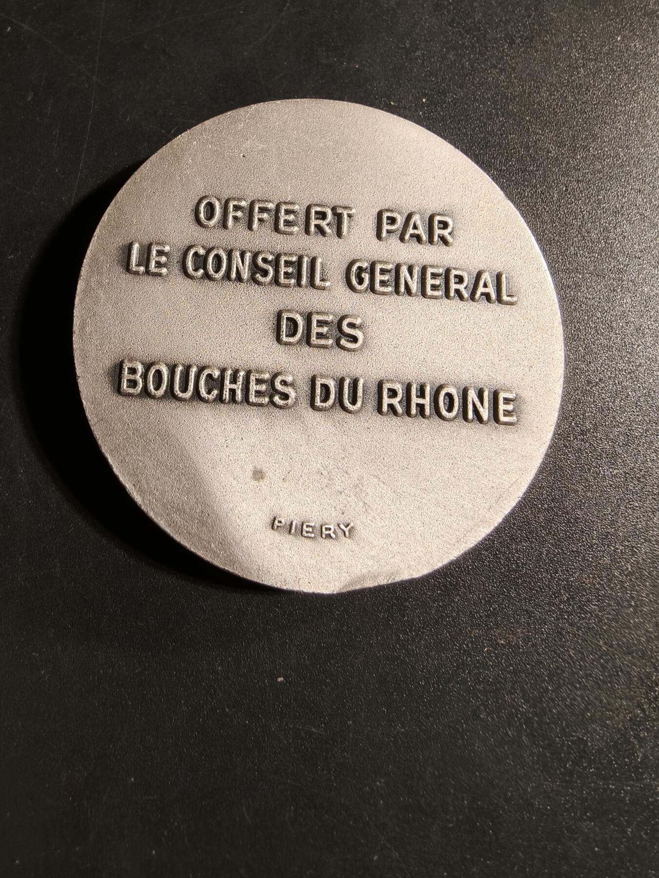 老王徽章第167期 法国鲁昂国民议会镀银大铜章    直径51mm.    重量71.4g