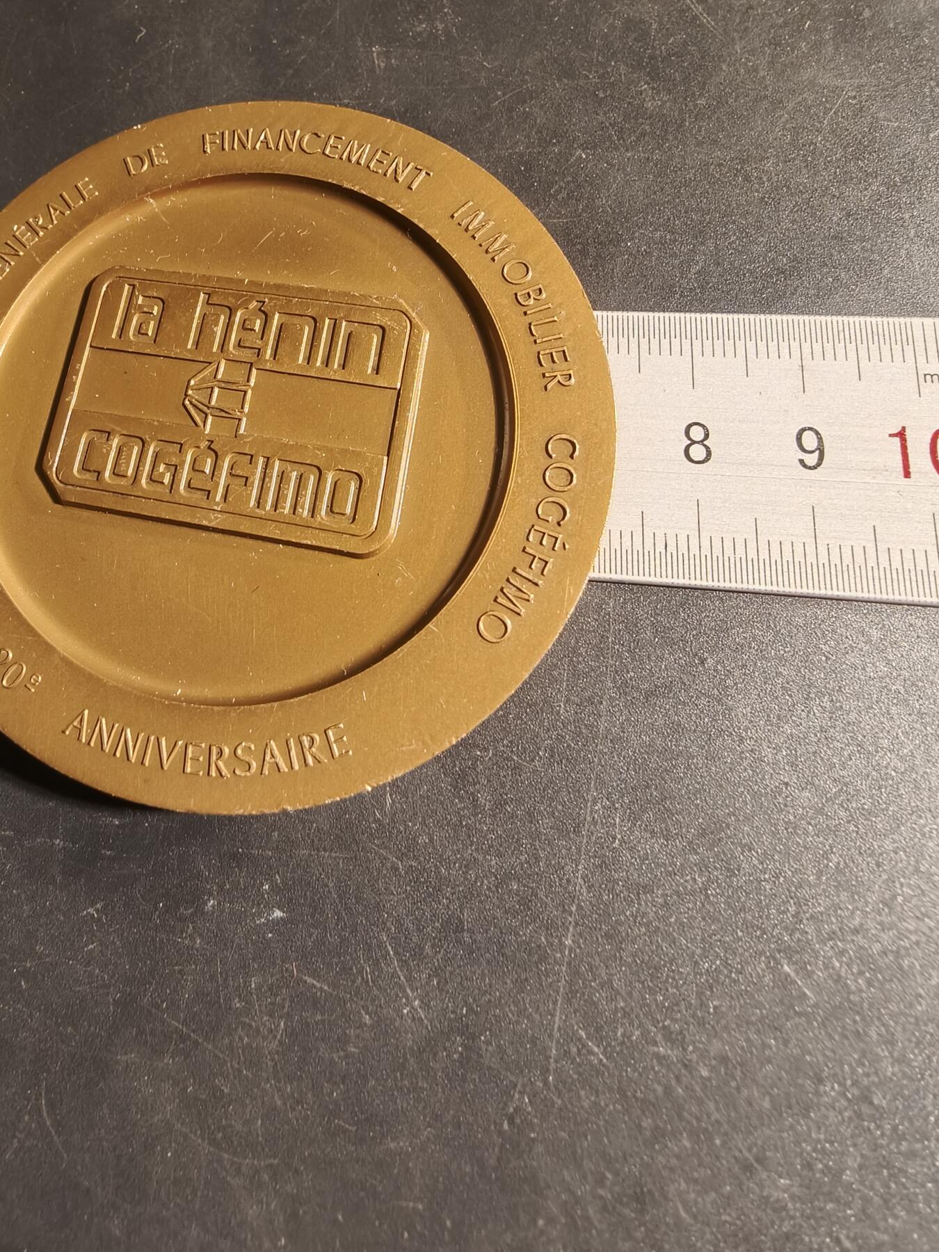 老王徽章第167期 法国Cogefimo公司在Hotel Suchet成立20周年大铜章     直径72mm.     重量240g