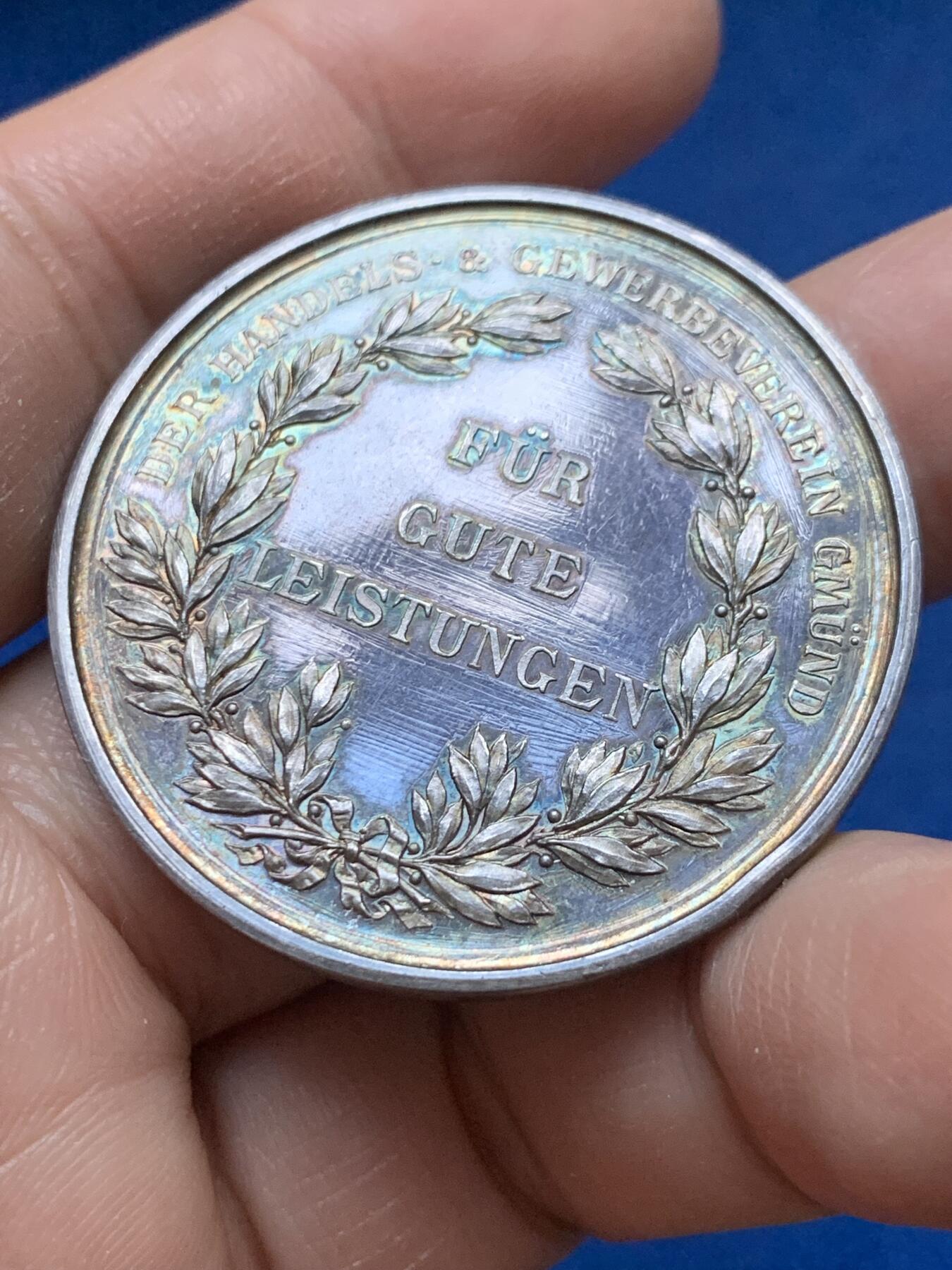 《竞宝斋》第444场 周日，周一，2场连拍 （全场包邮） 19世纪德国纺织贸易协会纪念银章 五彩包浆 重约20.9克 直径40.2mm 950边铭 底板有丝状痕迹 细节见图