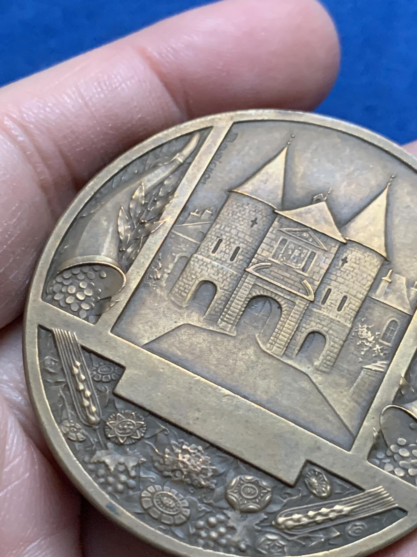 《竞宝斋》第444场 周日，周一，2场连拍 （全场包邮） 法国1939年塞奎纳资本化50周年纪念铜章 59.2克 49.5mm 三角铜标 带盒