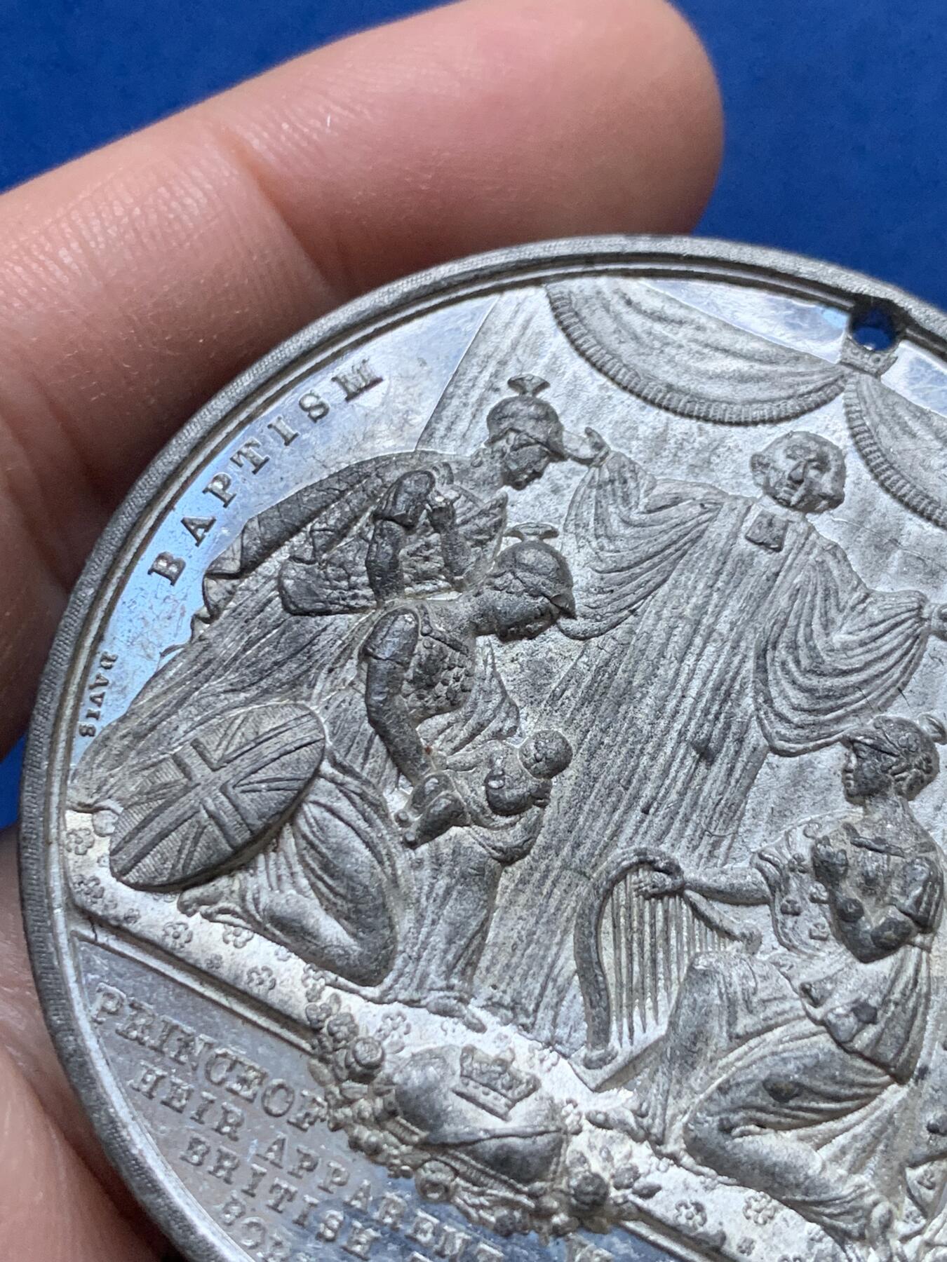 《竞宝斋》第444场 周日，周一，2场连拍 （全场包邮） 英国1841年威尔士王子受洗纪念章，白色金属材质，有打孔，51.7克，53.5mm。