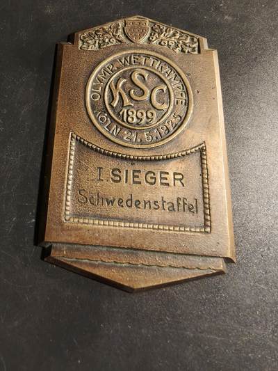 老王徽章第167期 - 克隆体育俱乐部1919年瑞典接力跑竞赛第一名方形大铜章    尺寸58×97mm.    重量128.9g 