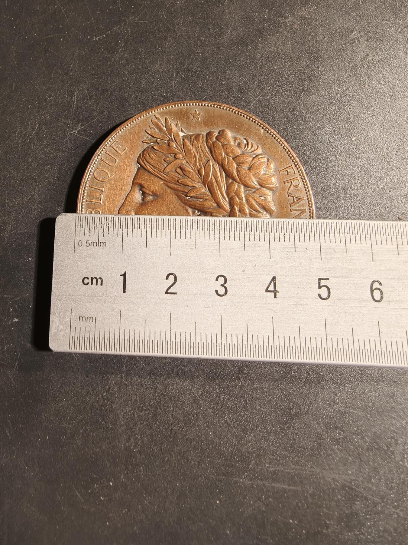 老王徽章第167期 法国玛丽安娜铜章     直径50mm.    重量39.4g