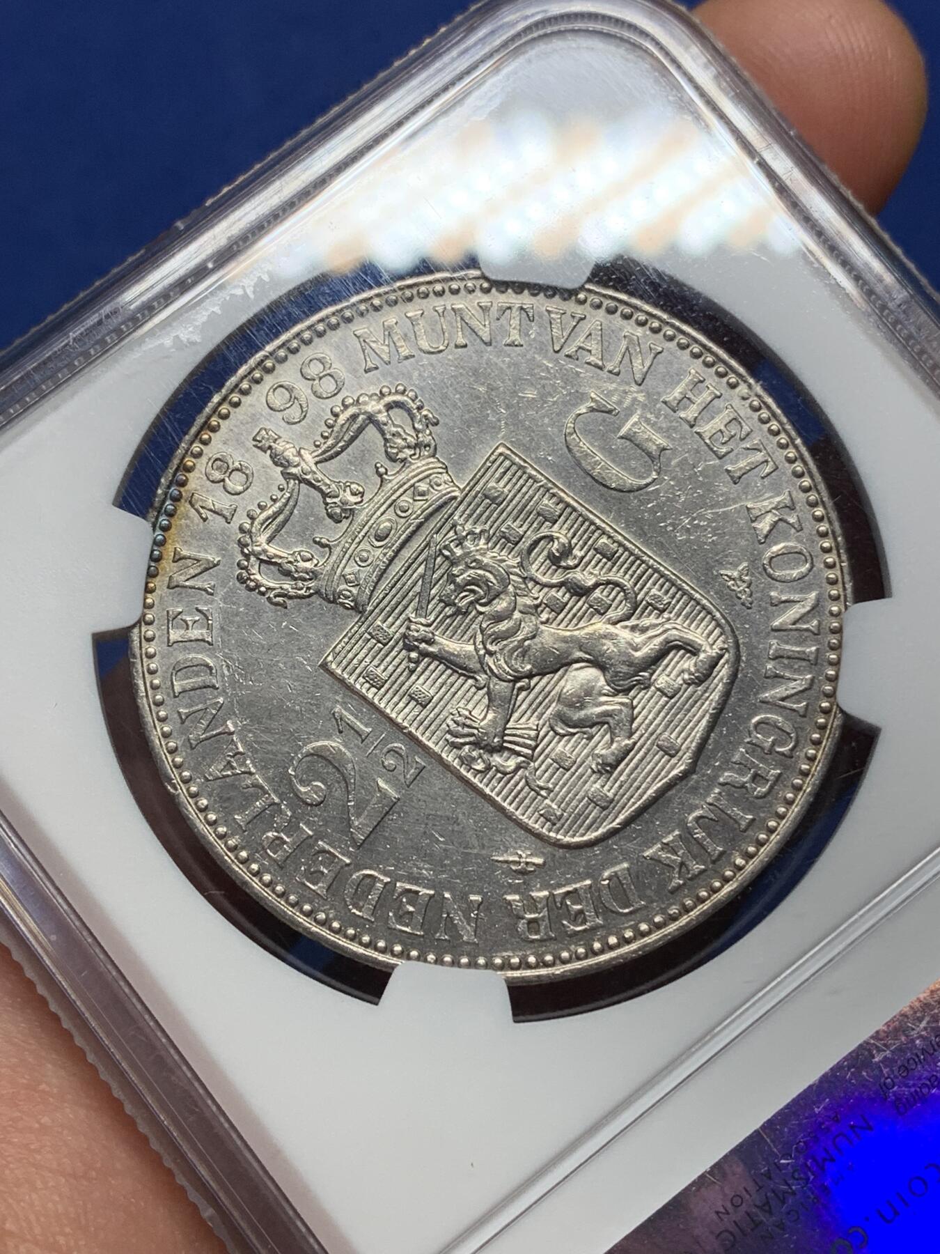 《竞宝斋》第444场 周日，周一，2场连拍 （全场包邮） NGC AU55 荷兰1898威廉明娜女王少女头像2.5盾大银币 单年版