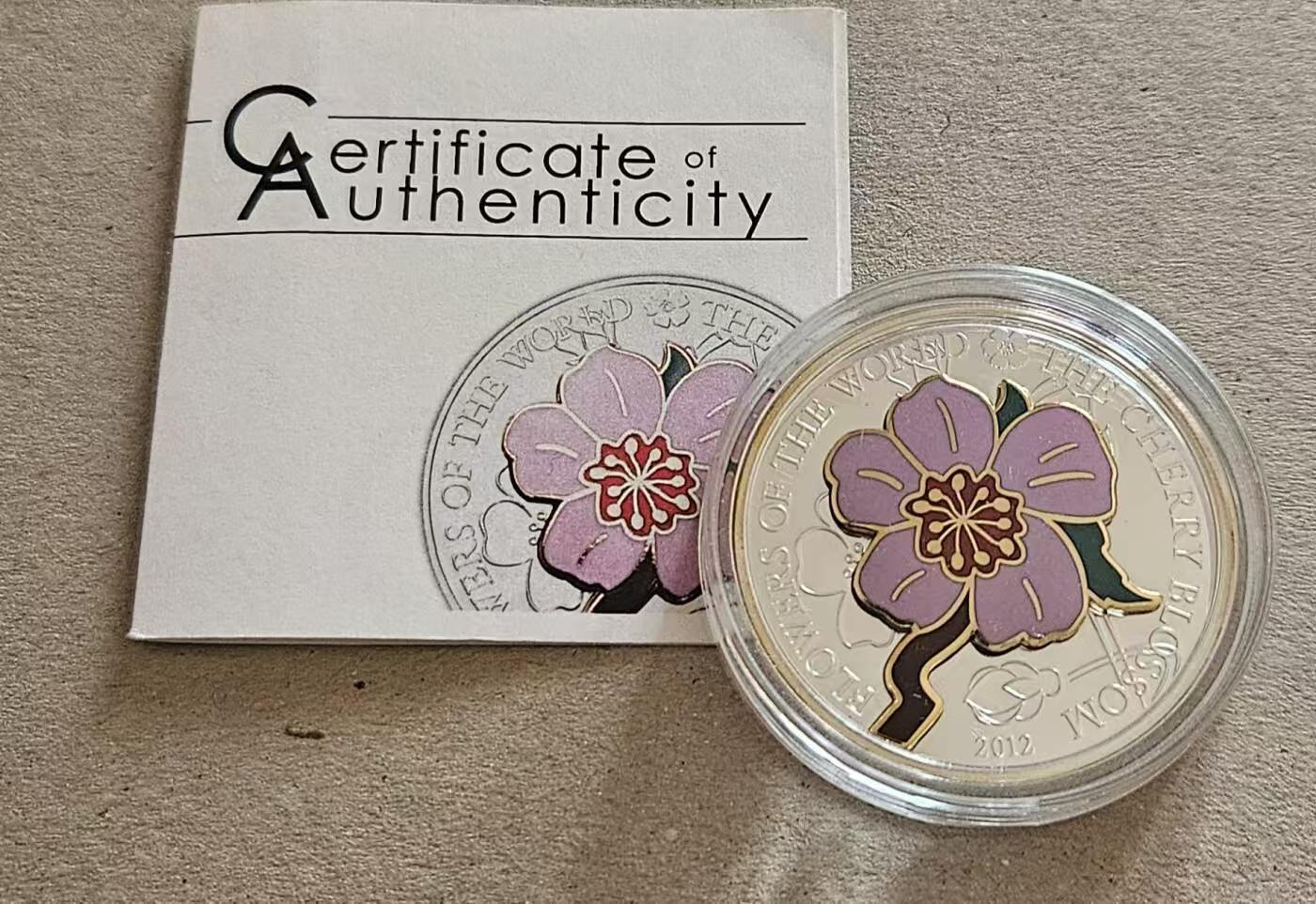 ❤️【币观天下】❤️ 第333期钱币拍卖- 2025.12.5周五晚上6点半场-长期征集拍品 库克2012年樱花盛开彩色珐琅彩镶嵌银币 925银25克，发行2500枚，带证书。