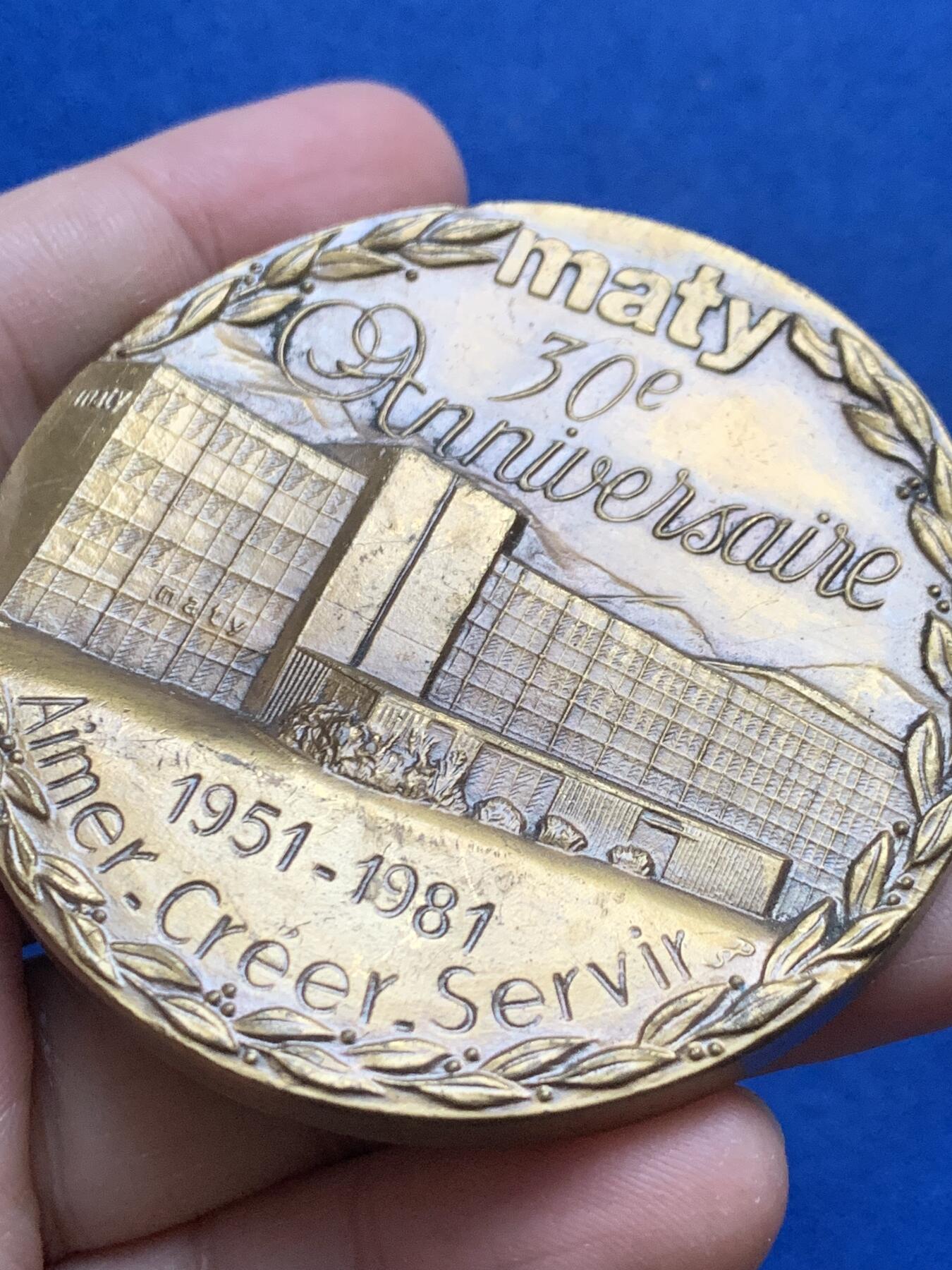 《竞宝斋》第444场 周日，周一，2场连拍 （全场包邮） 法国MATY30周年服务大铜章 直径62.6mm 重量113.8克