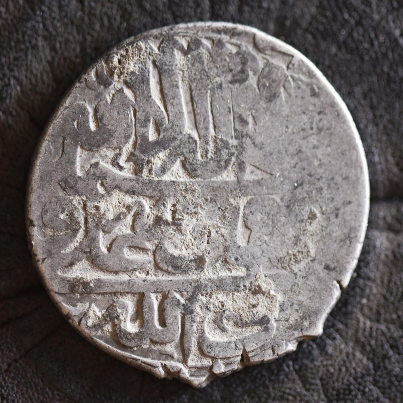 【良泉】【2025年最后一场】12月18日晚19.30点开拍！188组【直播场】西方古代钱币、丝路杂项、印章！ 【藏家出品A】9.06克，公元1662年（回历纪年清晰，1072年）萨法维王朝，阿拔斯二世，5沙希，幸运银币