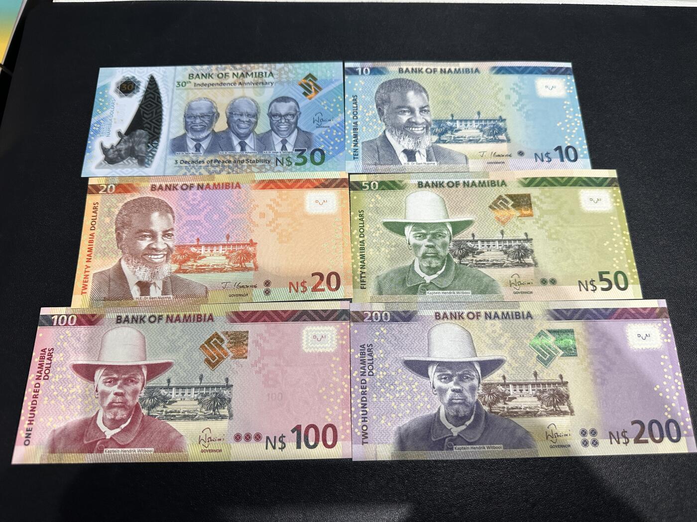 《外钞收藏家》第五百九十期（欧洲强钞、港币、硬通货及丰富裸币大拍场）（本平台长期征集拍品、欢迎藏友们联系合作） 纳米比亚10-200面额 六张一起 全新UNC 全部是靓号尾6 其中一张是纪念钞