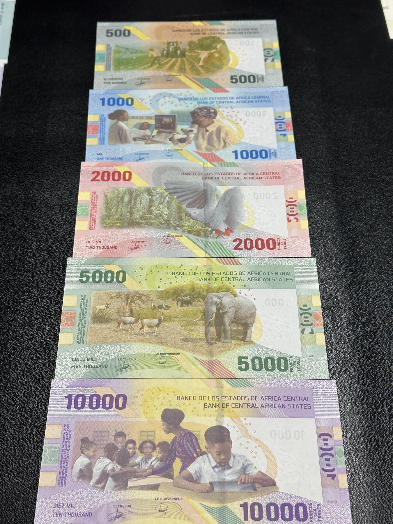 《外钞收藏家》第五百九十期（欧洲强钞、港币、硬通货及丰富裸币大拍场）（本平台长期征集拍品、欢迎藏友们联系合作） 中非500-1万面额 五张一起 全新UNC 尾6