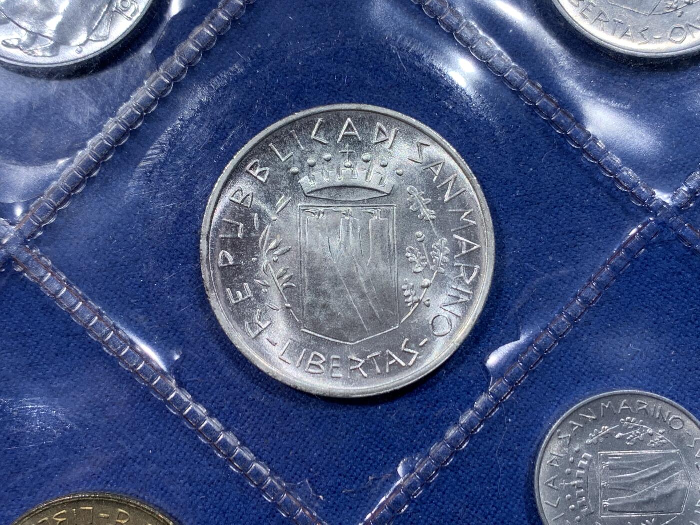 《竞宝斋》第444场 周日，周一，2场连拍 （全场包邮） 圣马力诺1981年9枚套币，含500里拉银币。