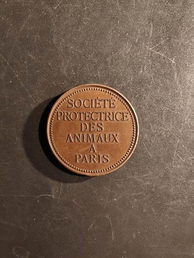 老王徽章第167期 - 法国巴黎动物保护协会大铜章     cuivre 铜标    直径41mm.    重量35.9g