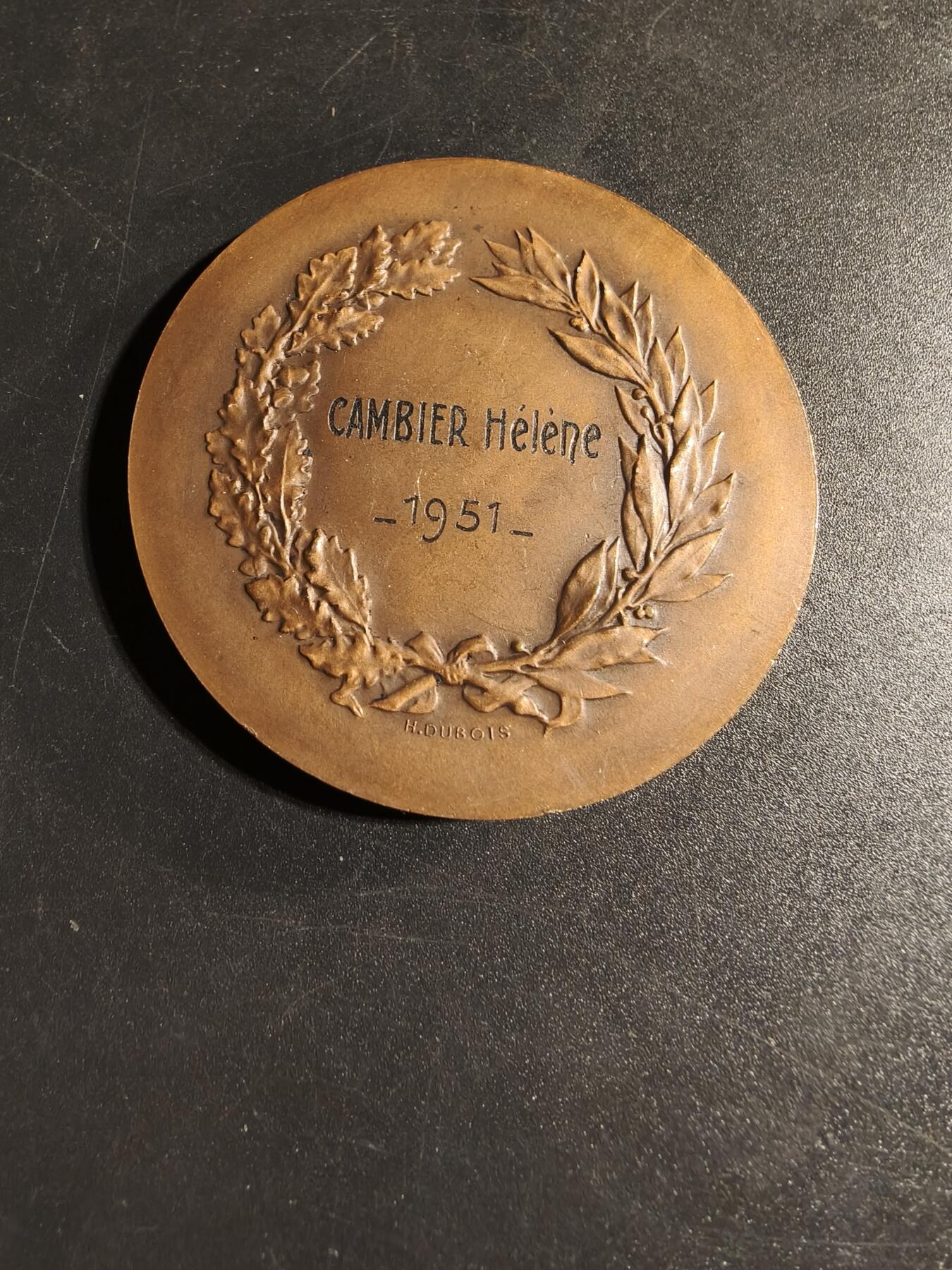 老王徽章第167期 法国兰贝萨尔市大铜章      直径54mm.     重量76.1g