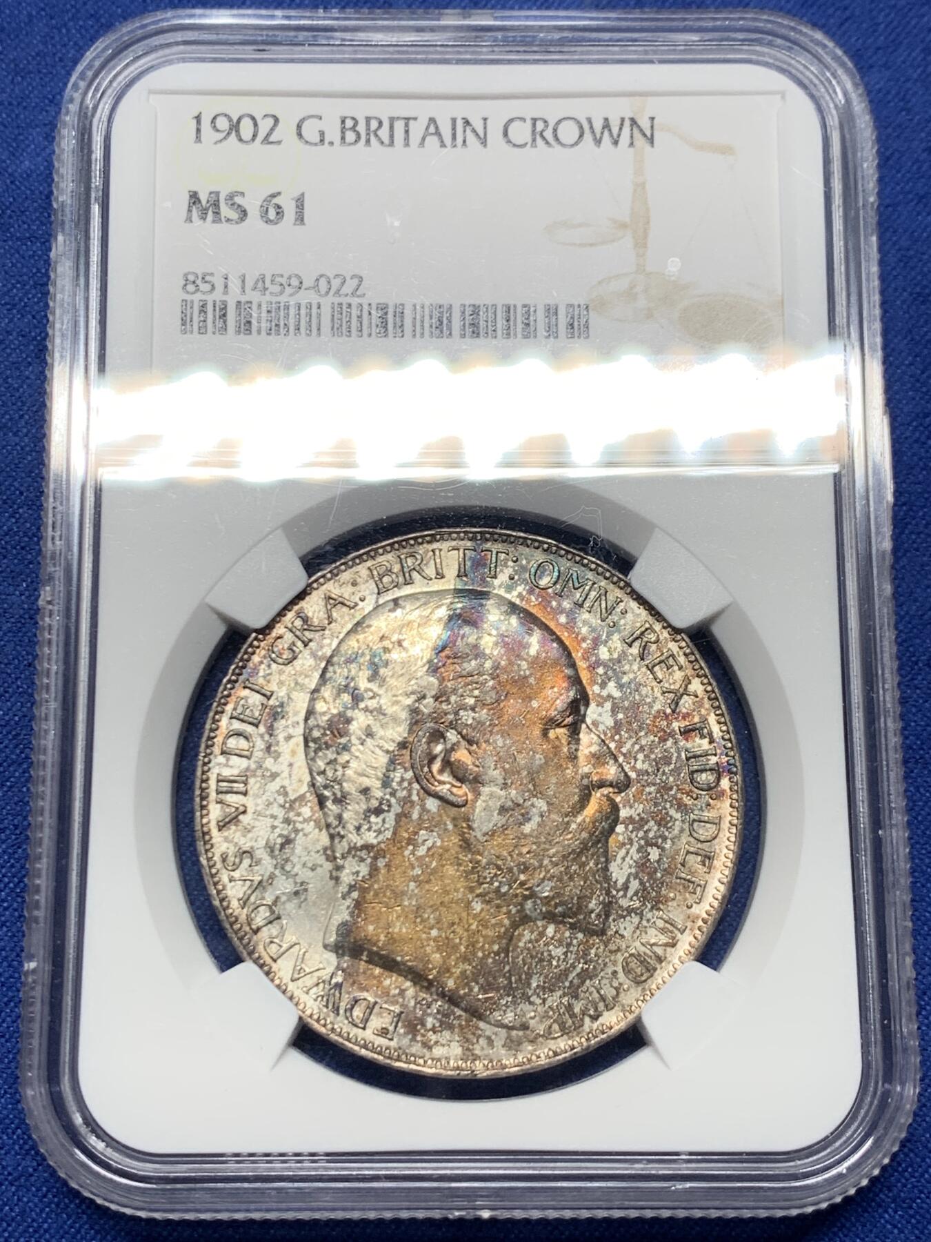 《竞宝斋》第444场 周日，周一，2场连拍 （全场包邮） NGC MS61 英国1902年爱德华七世马剑克朗银币，正面浓郁五彩包浆，背面原状态英伦包浆，非常不错的一枚