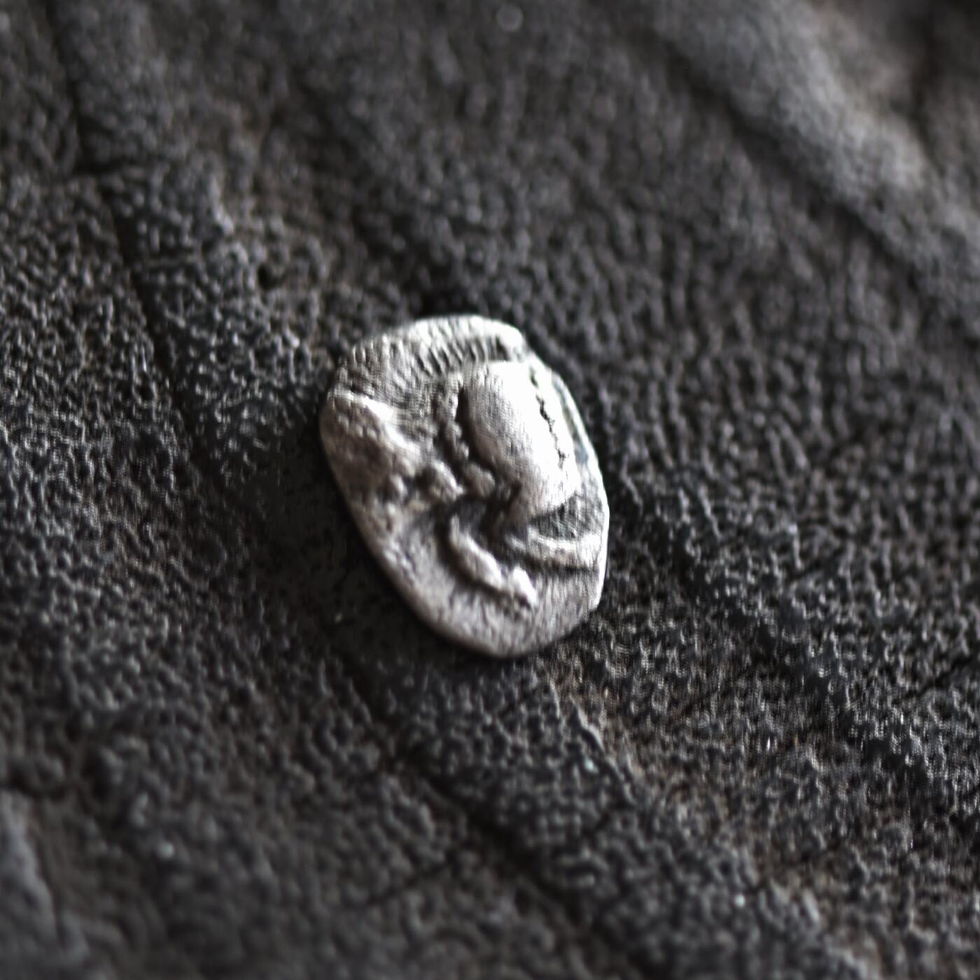 【良泉】【2025年最后一场】12月18日晚19.30点开拍！188组【直播场】西方古代钱币、丝路杂项、印章！ 【微雕精品】公元前450-前400年【古希腊】密细亚-克孜科斯城，正面咆哮狮子，背野猪和金枪鱼，半奥波，微型银币，0.25克