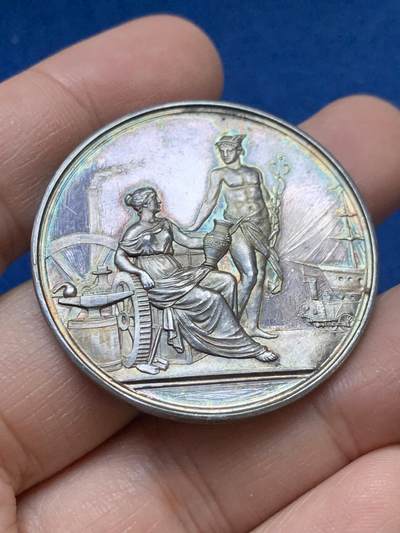 《竞宝斋》第444场 周日，周一，2场连拍 （全场包邮） - 19世纪德国纺织贸易协会纪念银章 五彩包浆 重约20.9克 直径40.2mm 950边铭 底板有丝状痕迹 细节见图