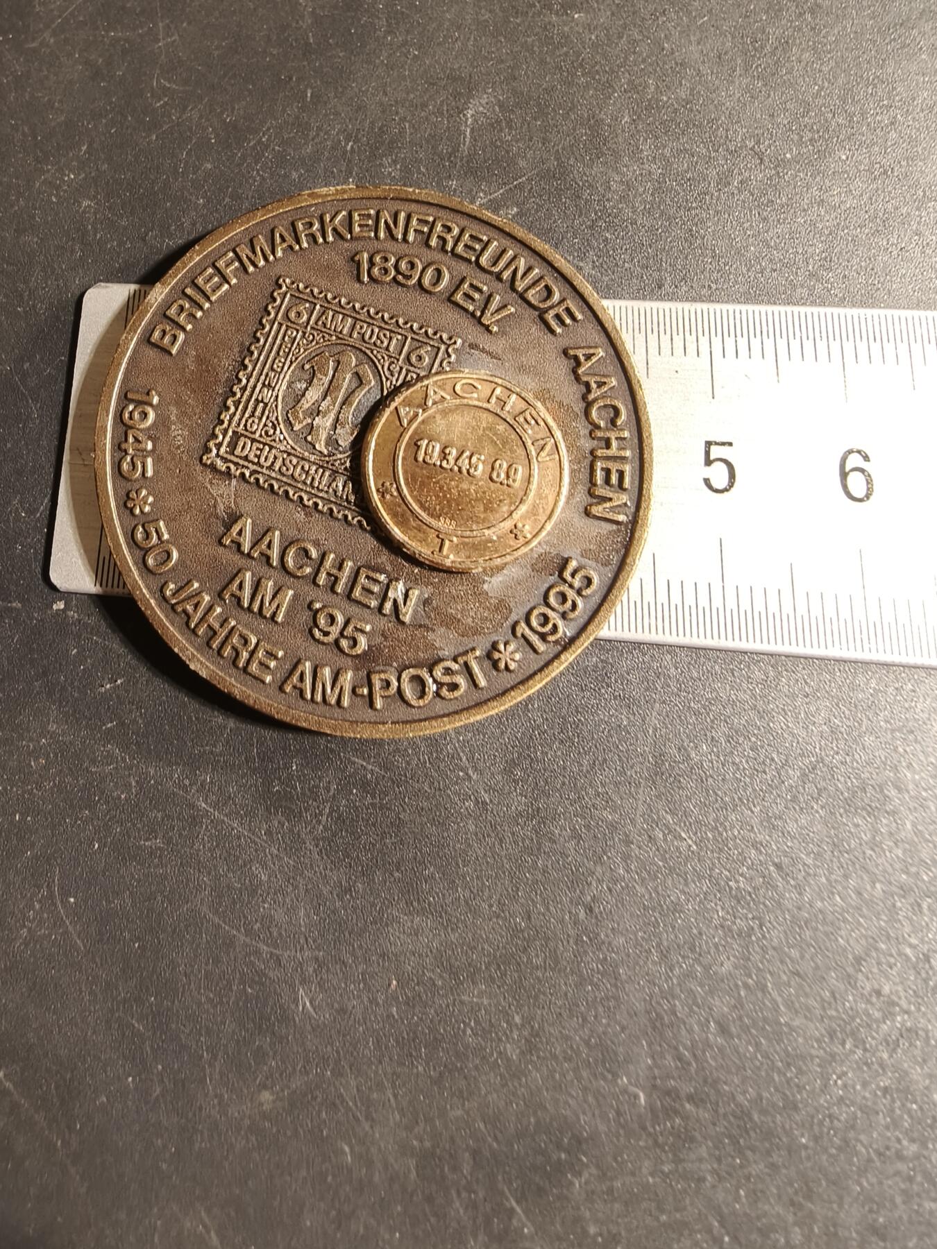 老王徽章第167期 德国亚琛集邮协会纪念章     直径44mm.   重量35.2g