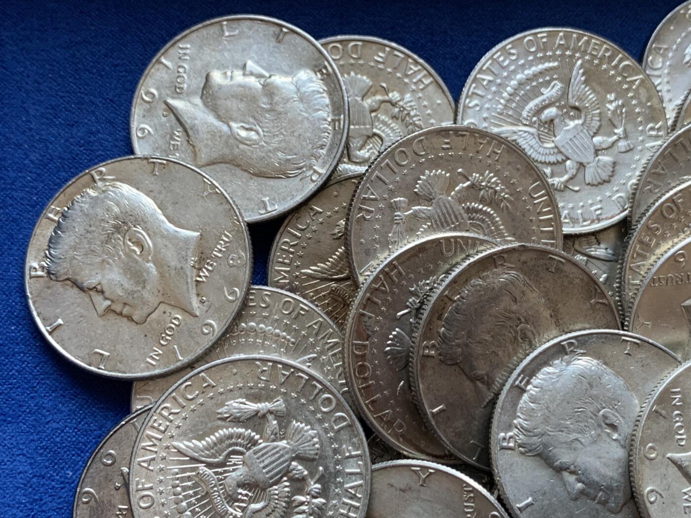 《竞宝斋》第444场 周日，周一，2场连拍 （全场包邮） 美国肯尼迪半美元银币一组 总重约447.6克