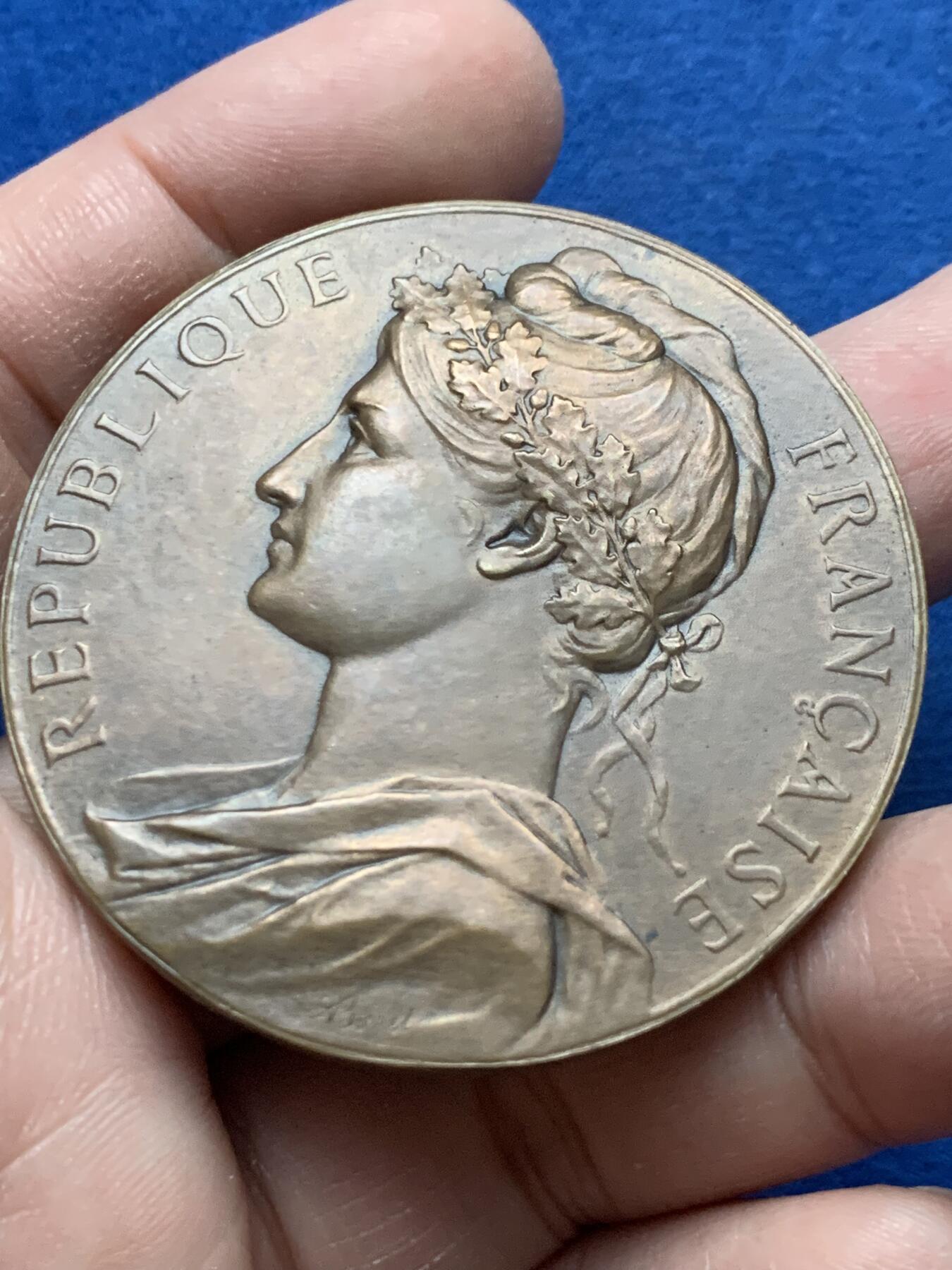 《竞宝斋》第444场 周日，周一，2场连拍 （全场包邮） 法国1921年工商协会纪念铜章 重约64.9克 49.7mm 丰饶角铜标边铭 双面人像版本少见