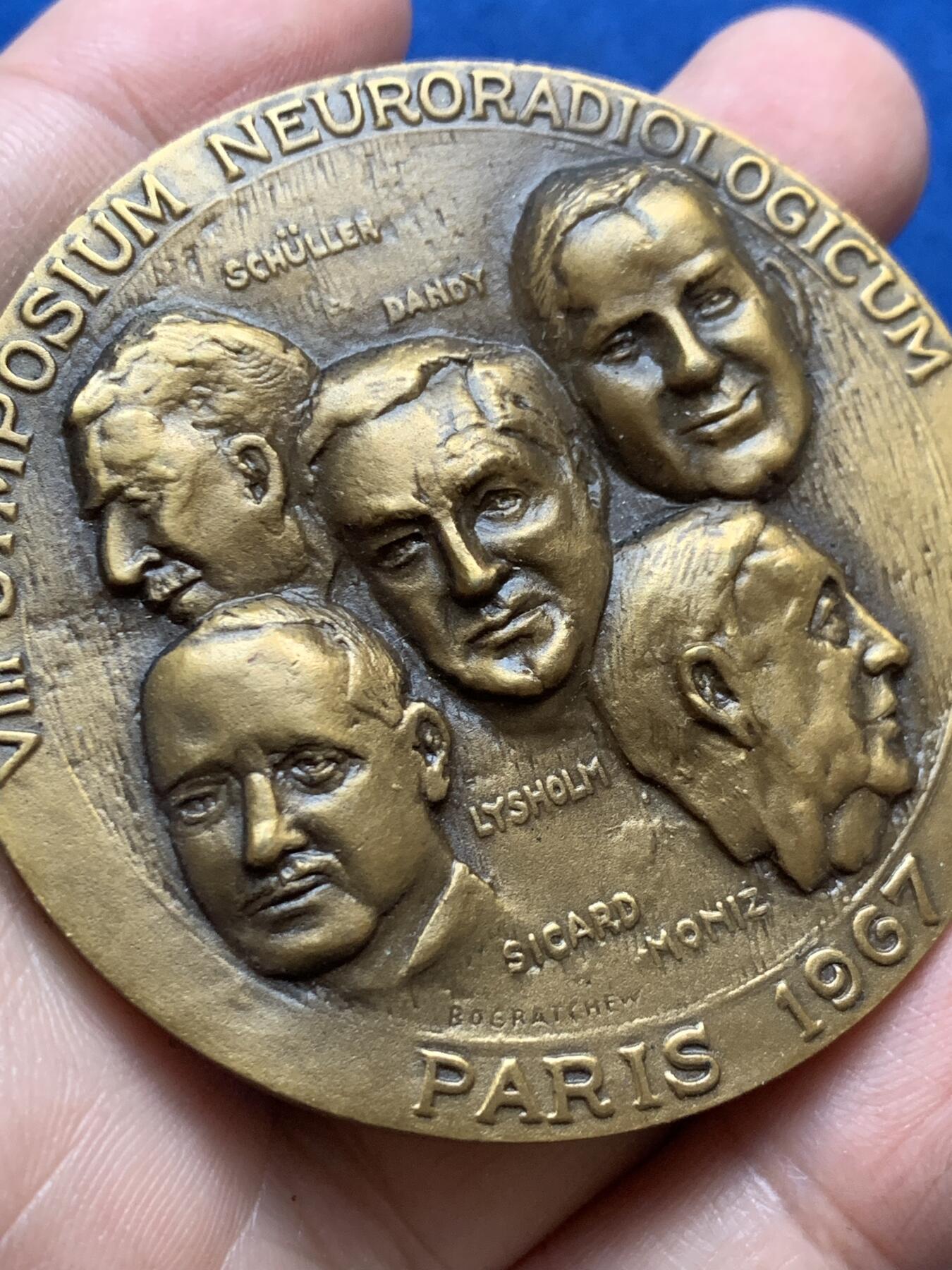 《竞宝斋》第444场 周日，周一，2场连拍 （全场包邮） 法国巴黎1967年国际神经症状研究大会大铜章 直径58.5mm 重量91.1g 三角铜标边铭