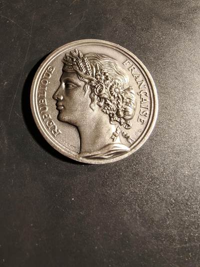 老王徽章第167期 - 法国鲁昂国民议会镀银大铜章    直径51mm.    重量71.4g