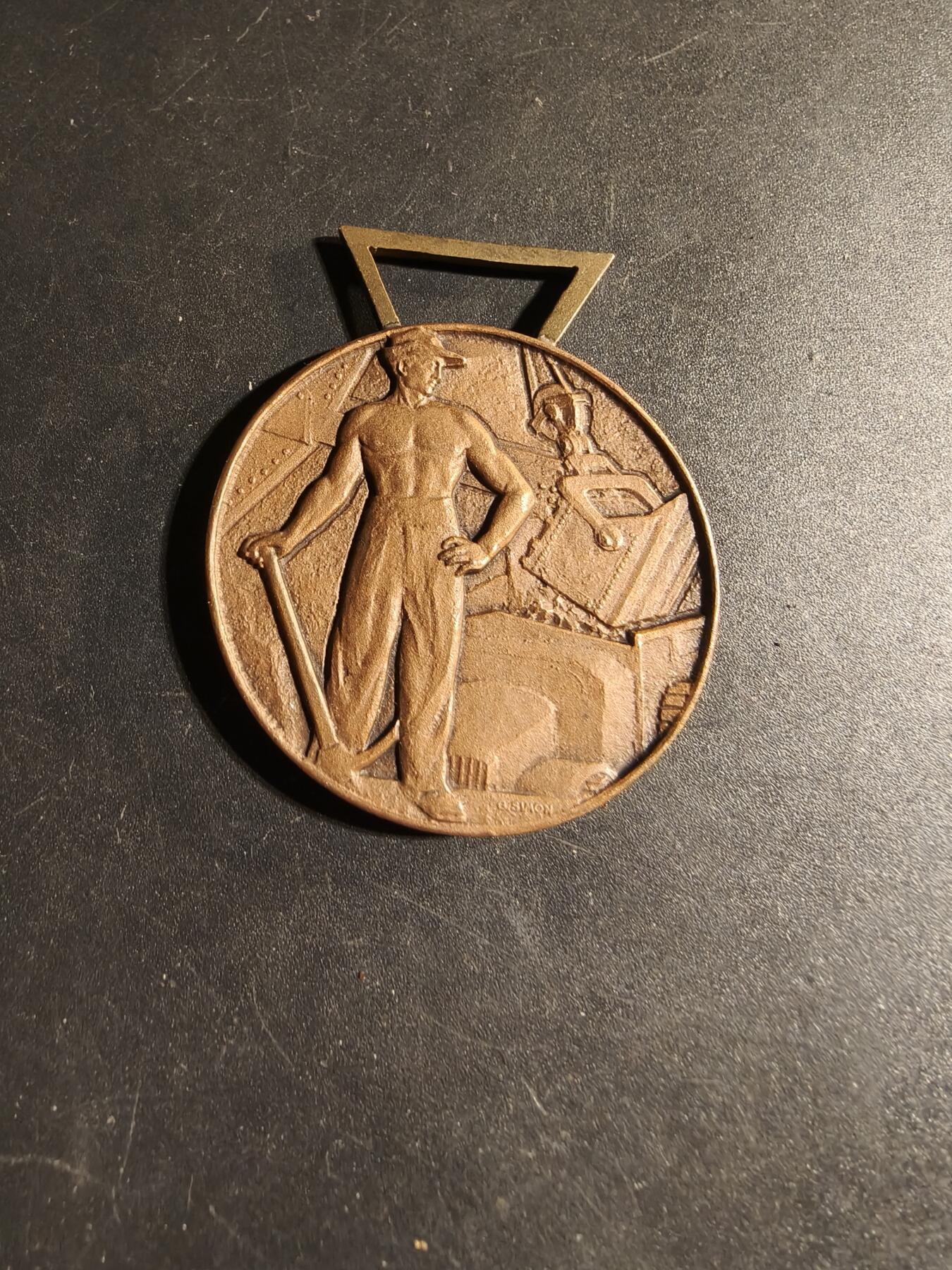 老王徽章第167期 法国铜级海外劳动长期服务纪念章     无绶带