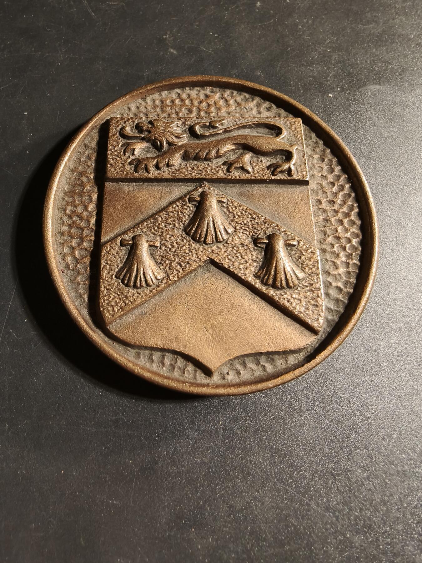 老王徽章第167期 法国大铜章    亚瑟贝特朗制造     直径81mm.    重量188.6g