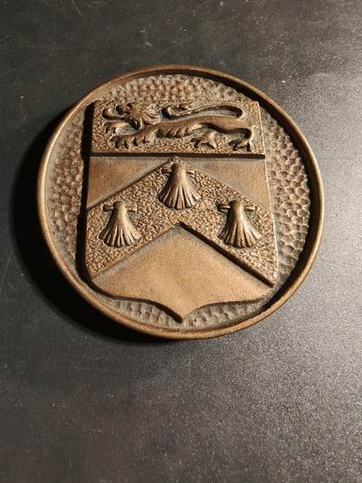 老王徽章第167期 - 法国大铜章    亚瑟贝特朗制造     直径81mm.    重量188.6g