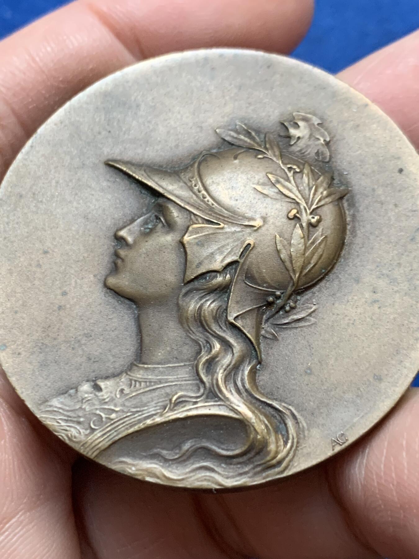 《竞宝斋》第444场 周日，周一，2场连拍 （全场包邮） 法国公鸡头盔玛丽安娜侧像铜章 背面无刻字 高浮雕 少见版本 重44.9克 45mm 三角铜标